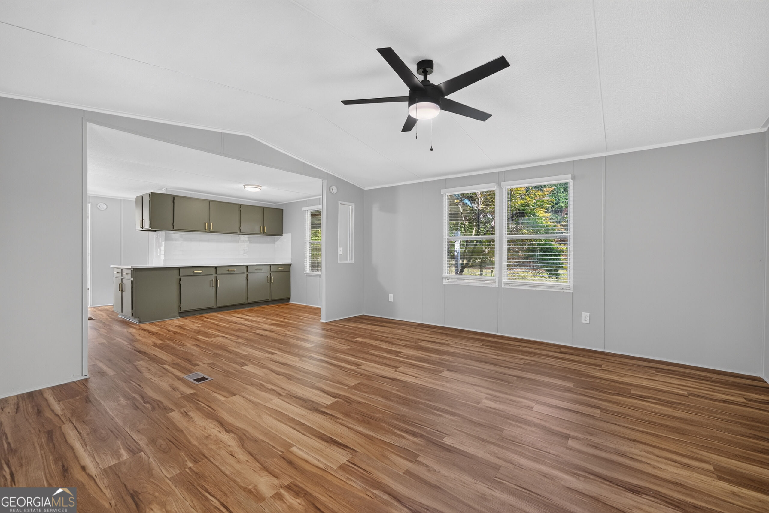 440 Smith Road Property Photo 7