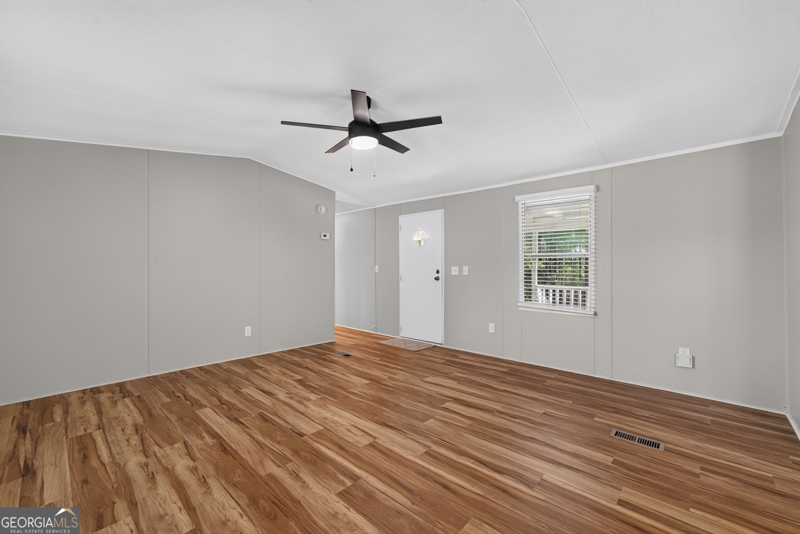 440 Smith Road Property Photo 9