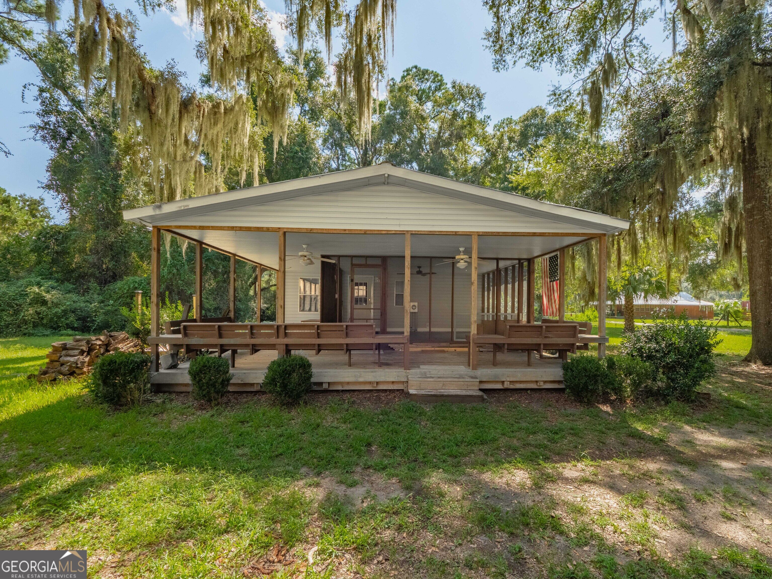 1042 Live Oak Lane Ne Property Photo 2