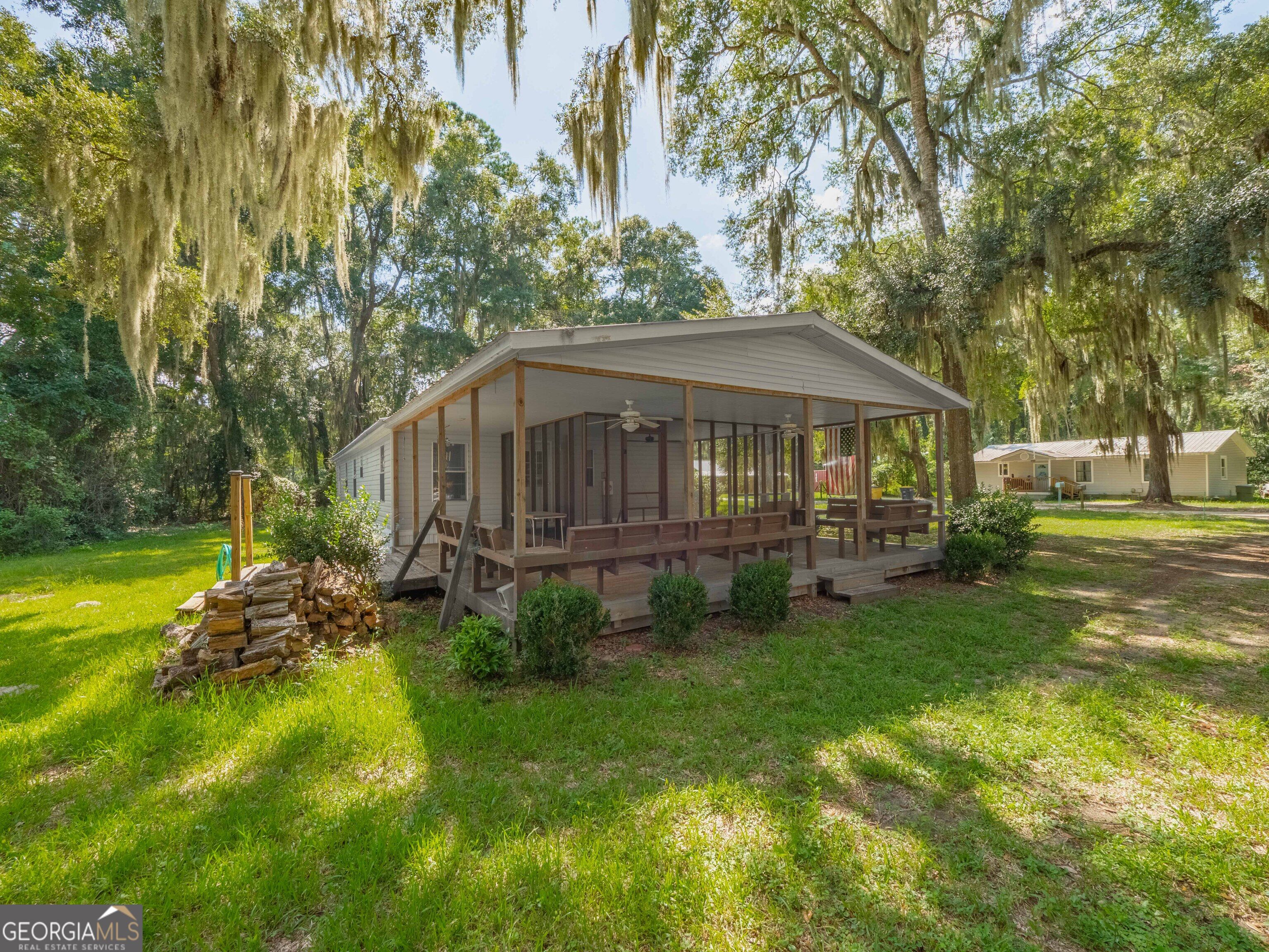 1042 Live Oak Lane Ne Property Photo 3