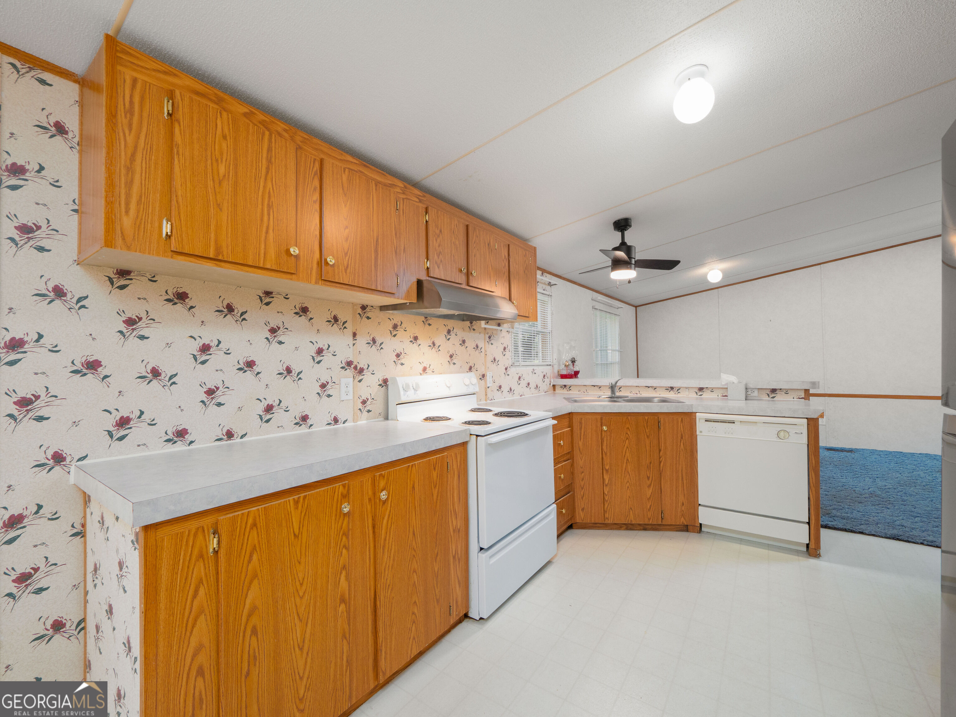 1042 Live Oak Lane Ne Property Photo 8