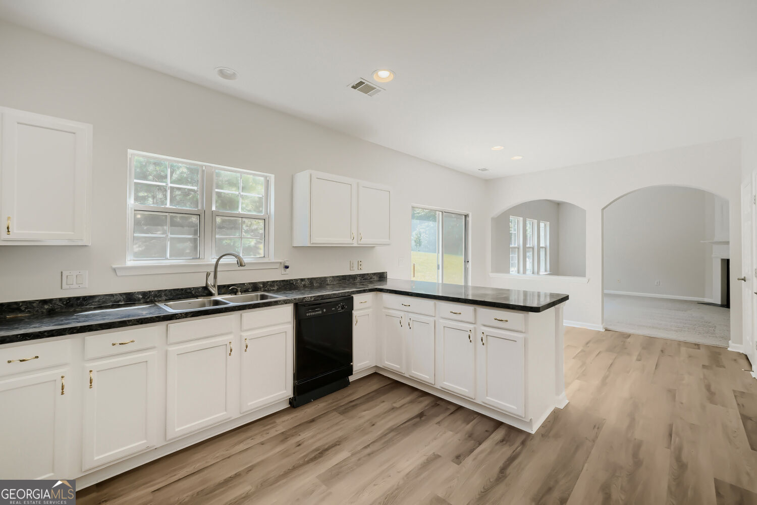 1533 Fenmore Street Property Photo 9