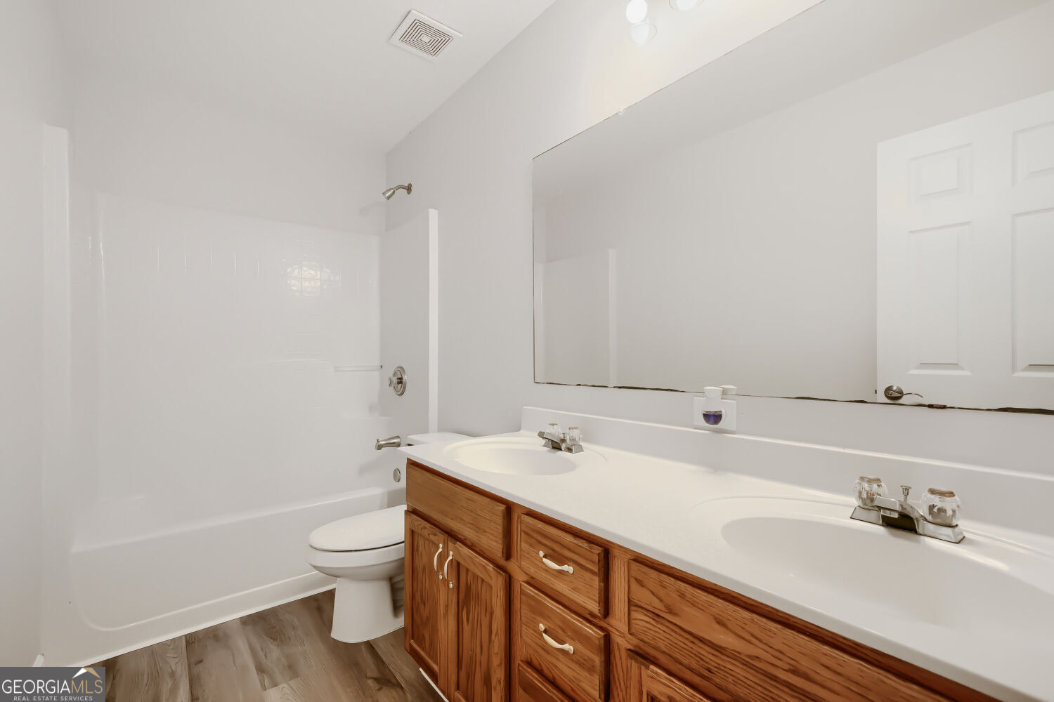 1533 Fenmore Street Property Photo 24