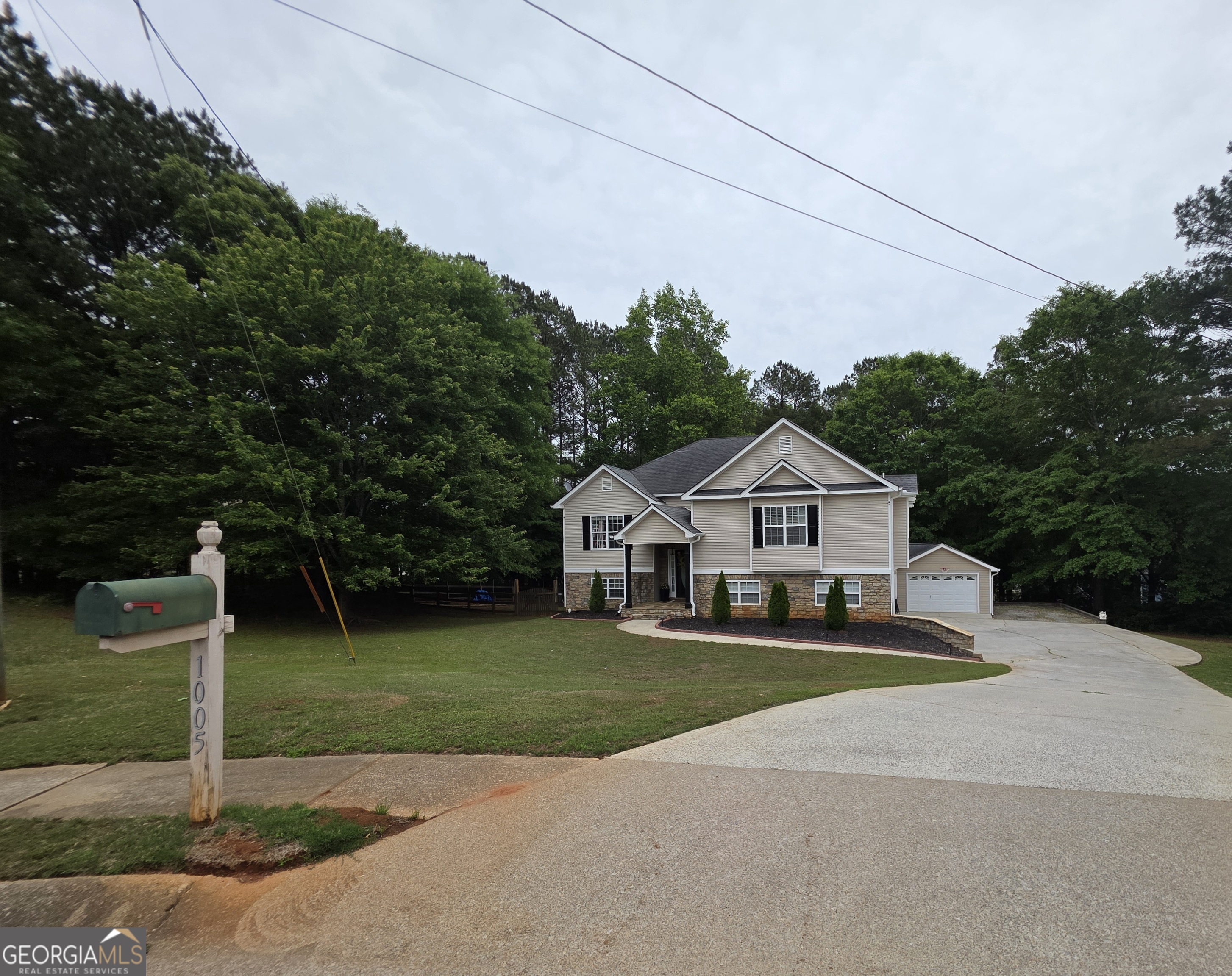 1005 Creek Run Place Property Photo 2