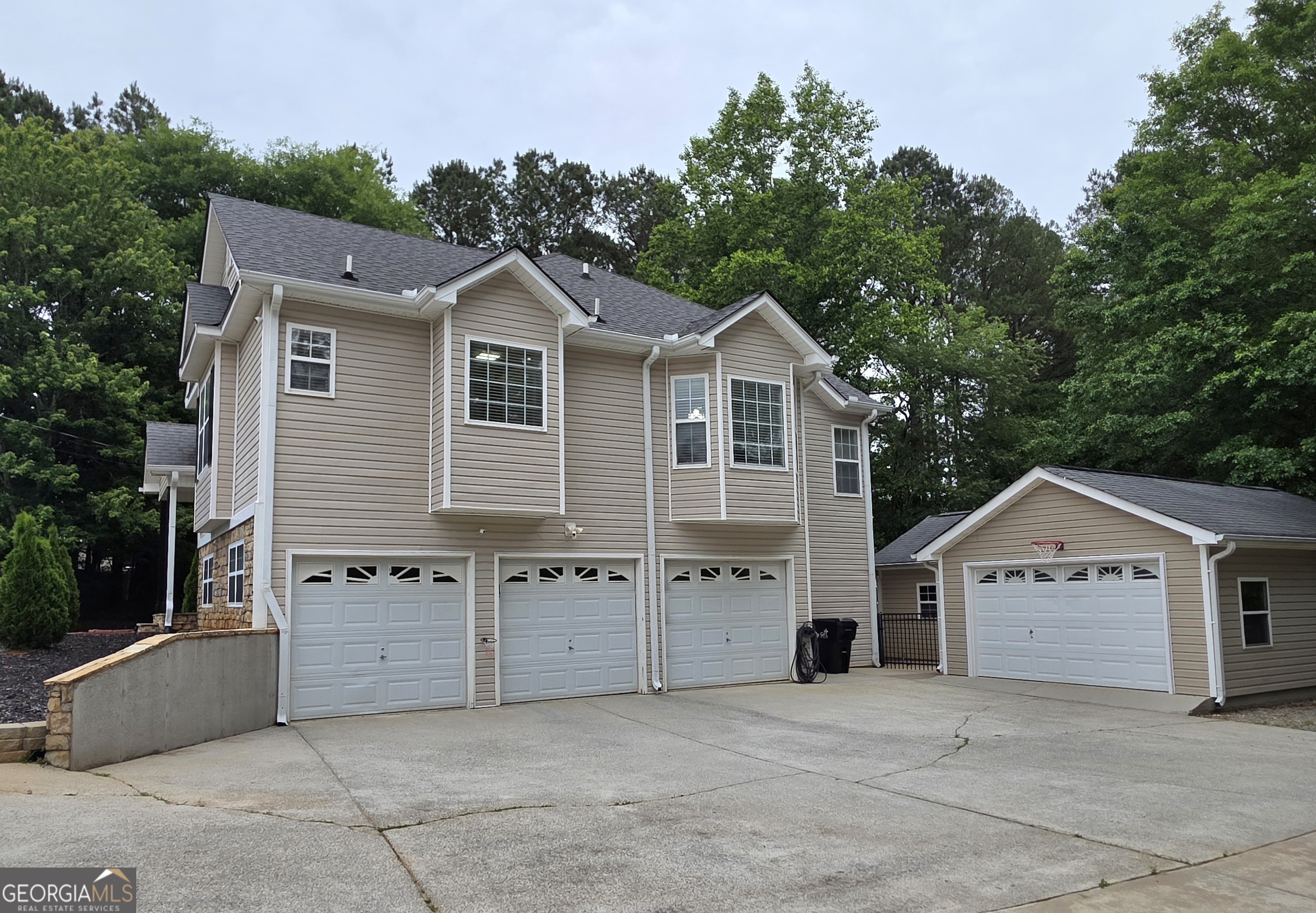 1005 Creek Run Place Property Photo 4
