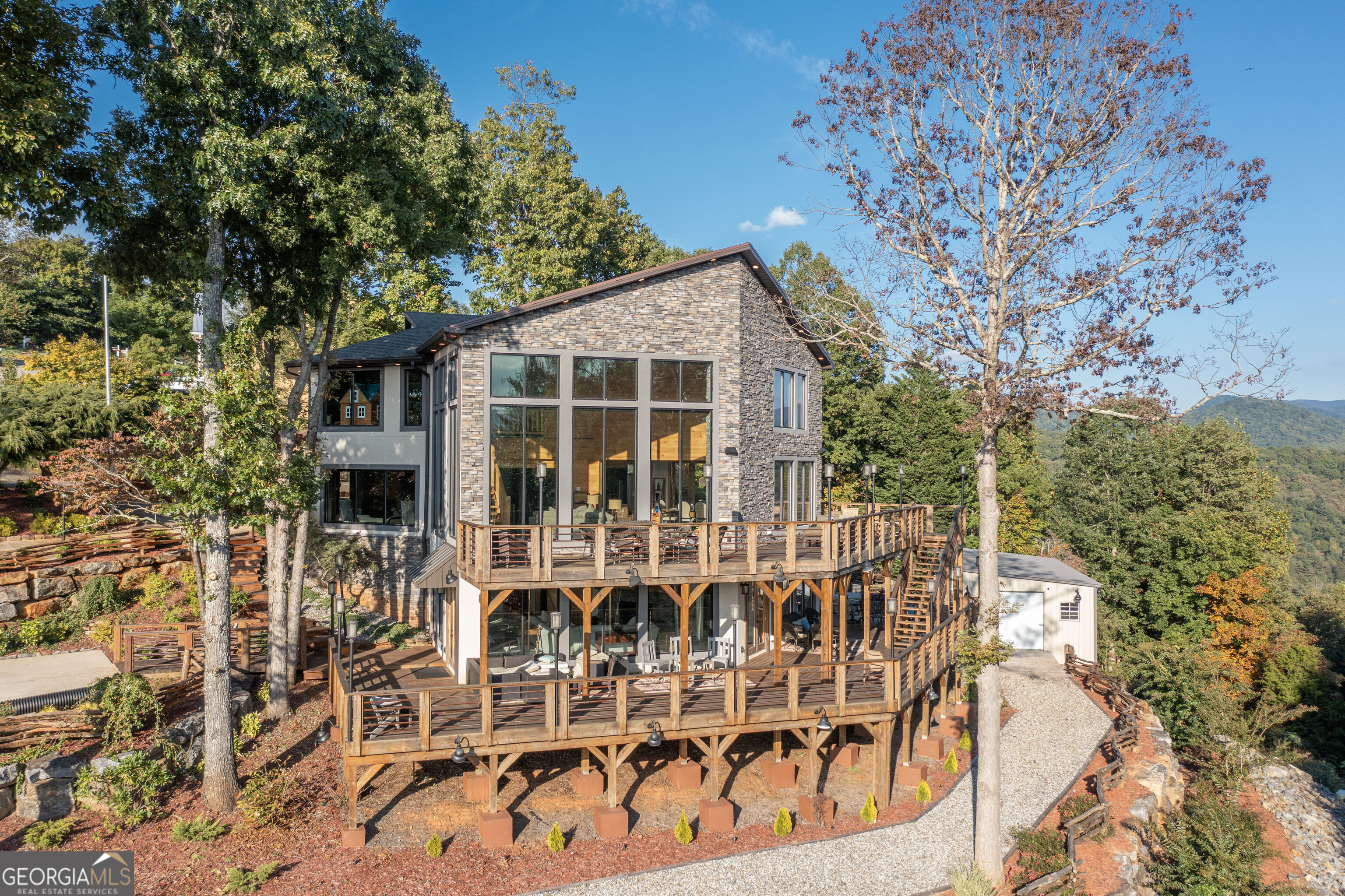 540 Mtn Top Road Property Photo 3