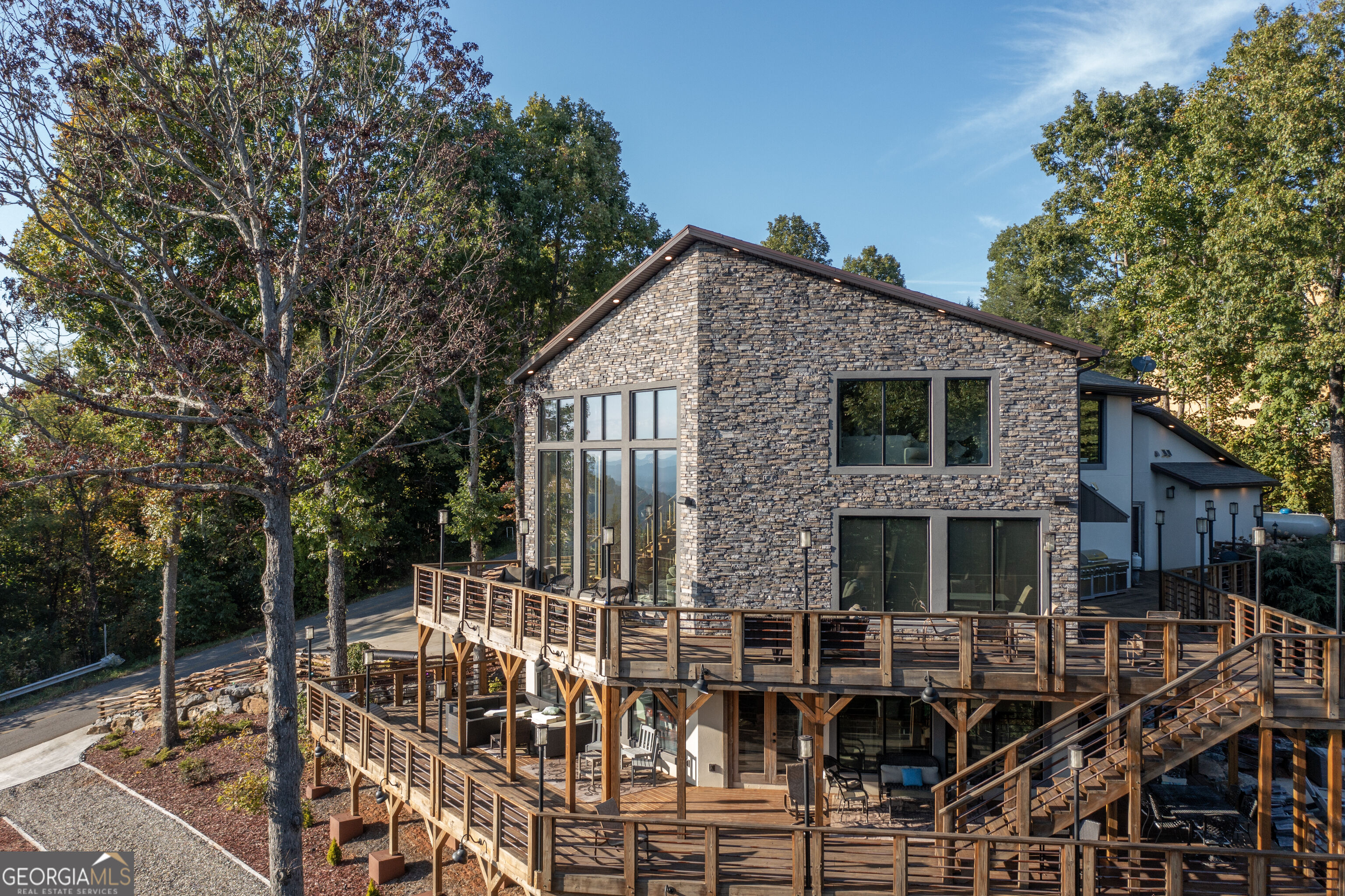 540 Mtn Top Road Property Photo 4