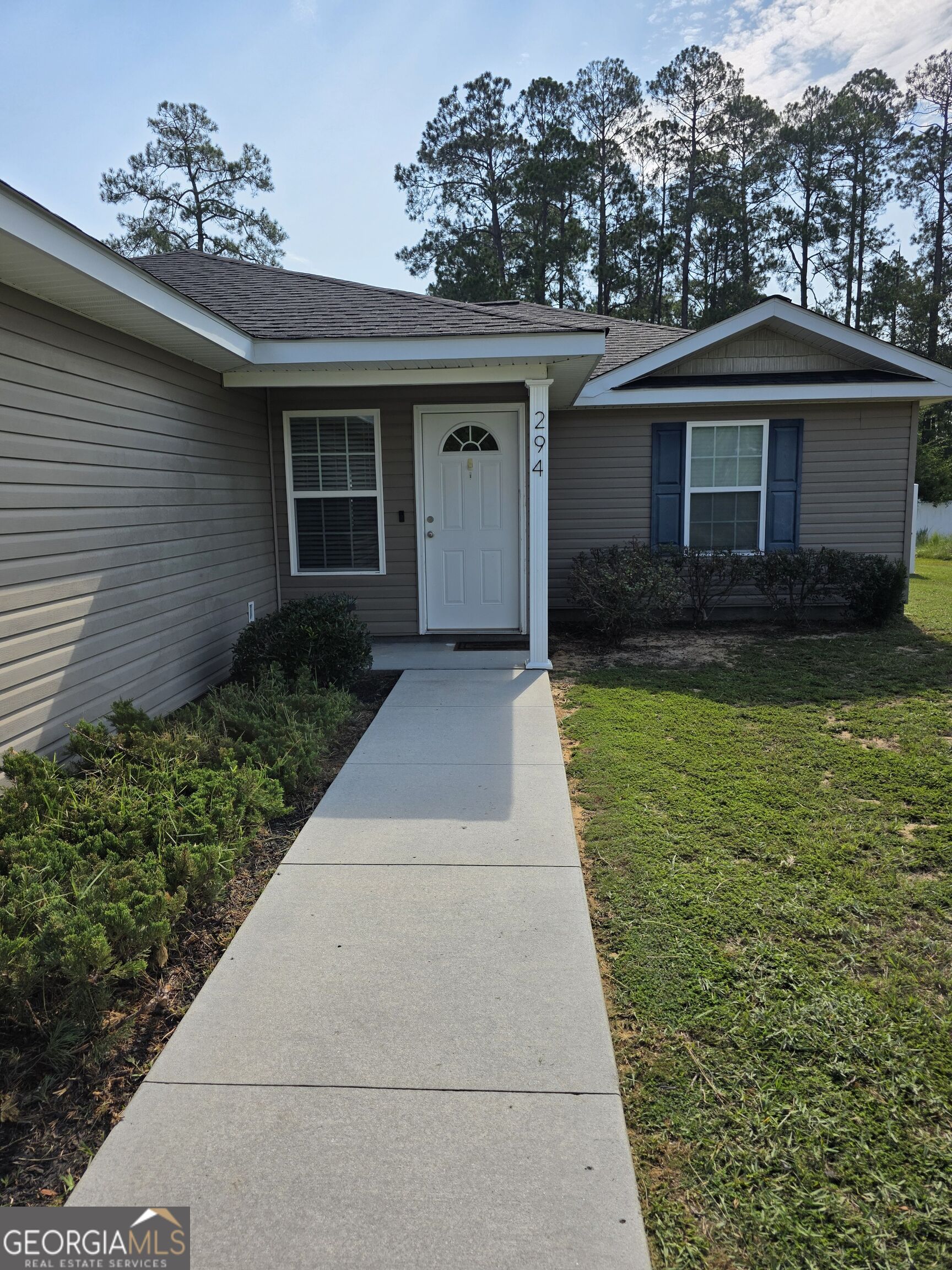 294 Lakeside Circle Property Photo 3