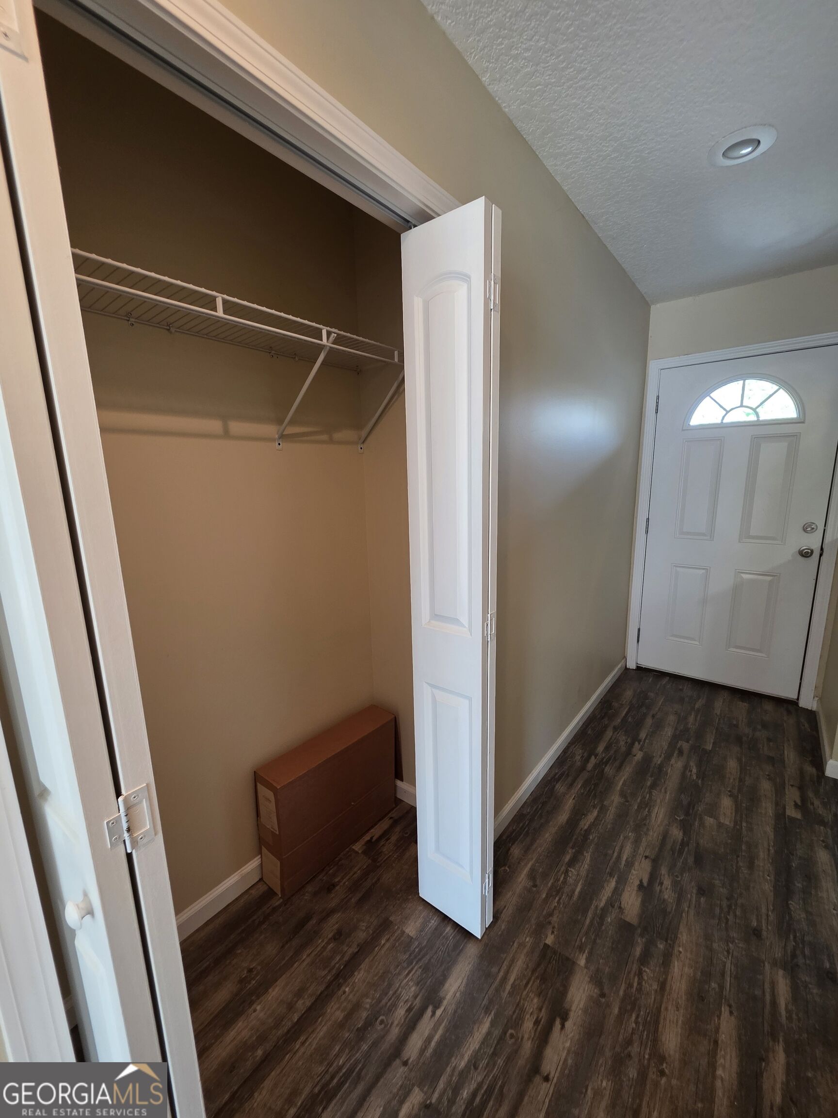 294 Lakeside Circle Property Photo 5