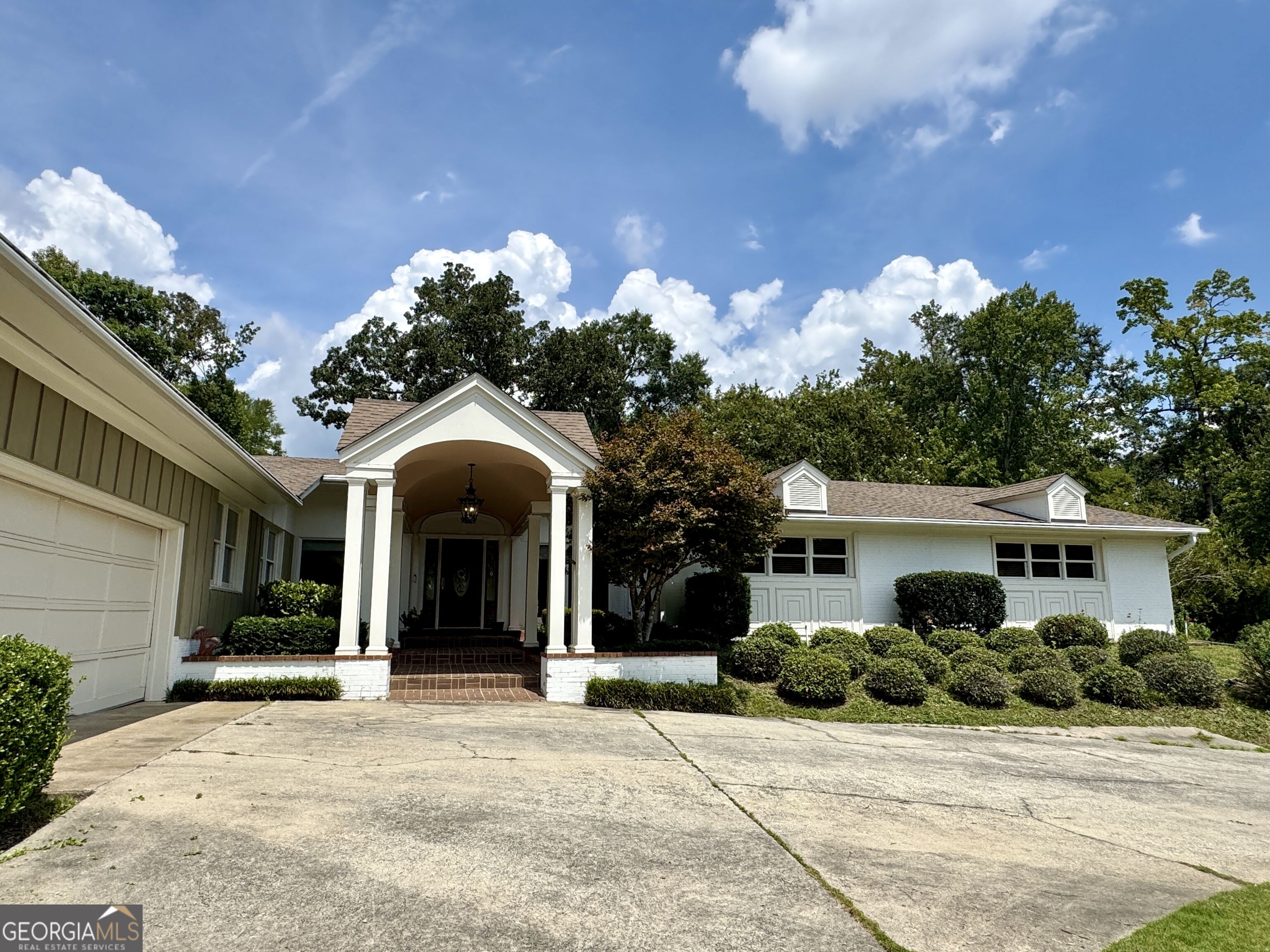 557 Walton Court Property Photo 2