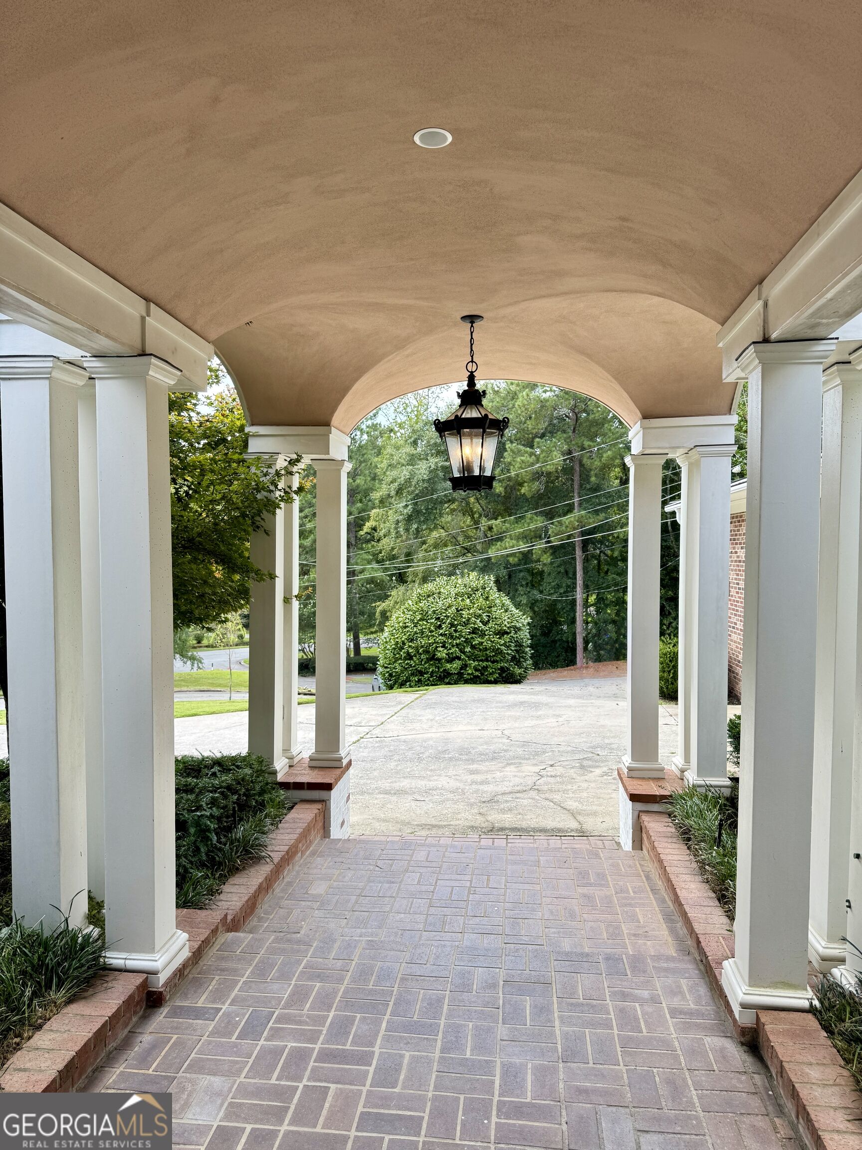 557 Walton Court Property Photo 4