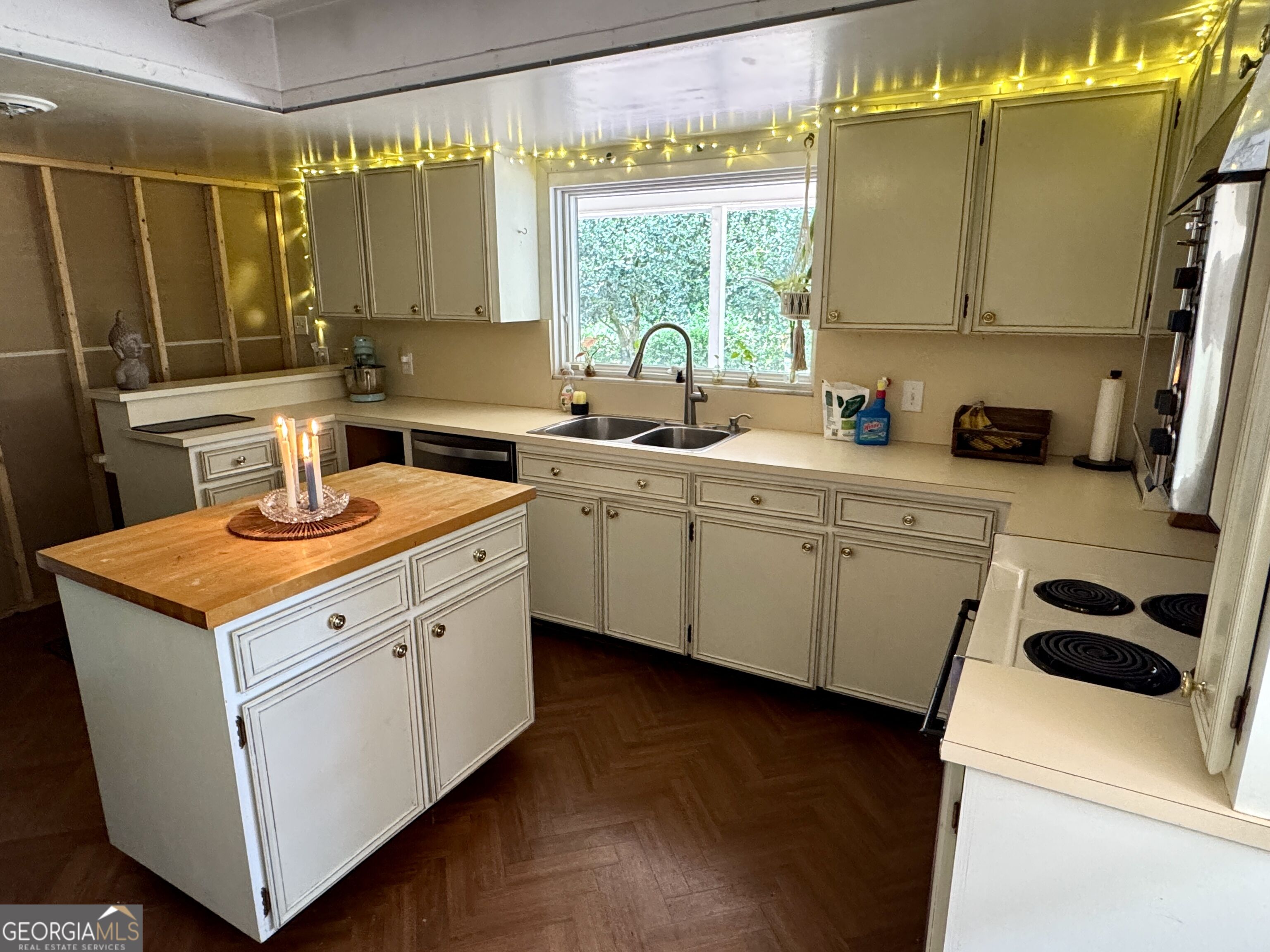 557 Walton Court Property Photo 11