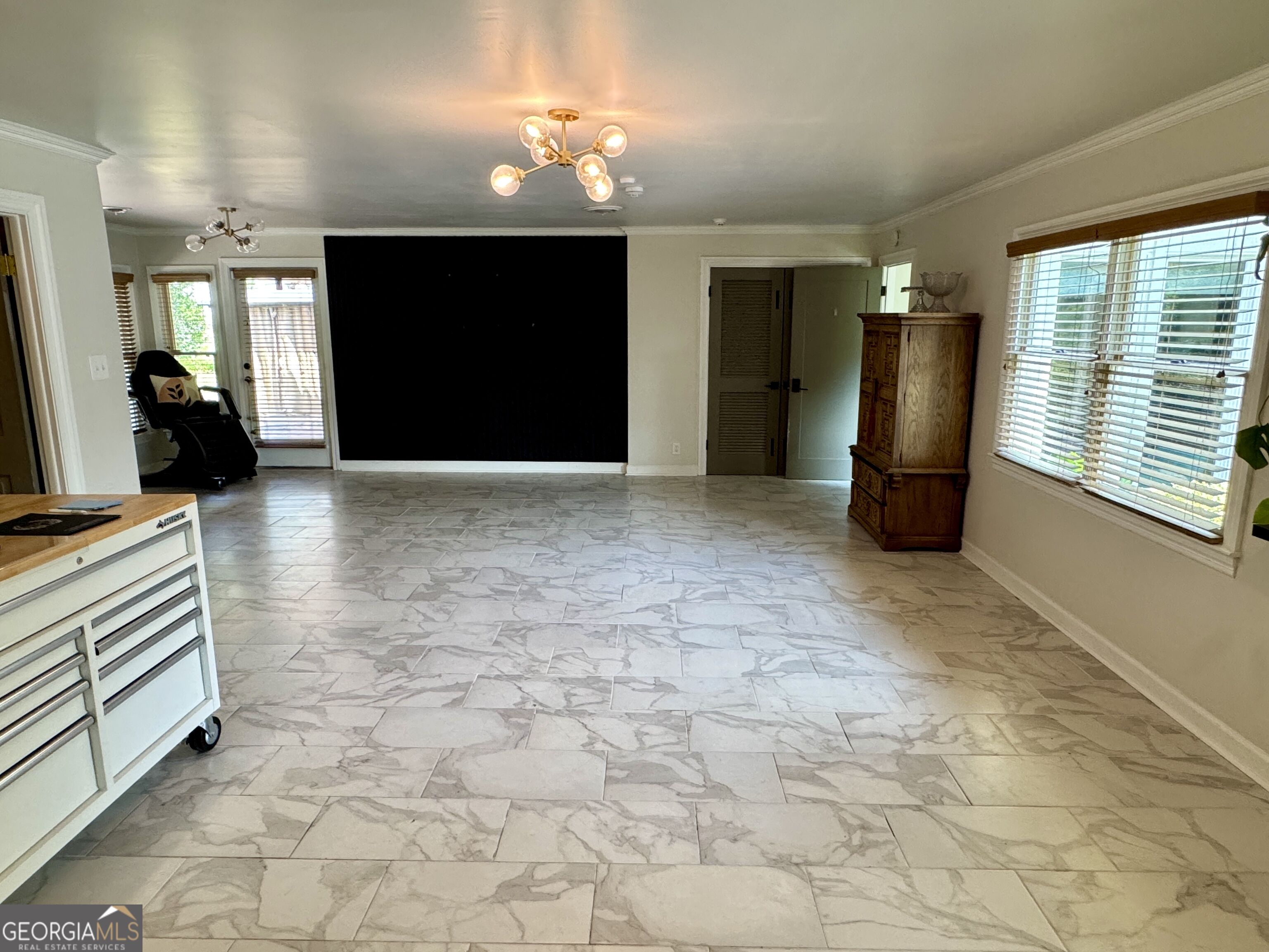 557 Walton Court Property Photo 13