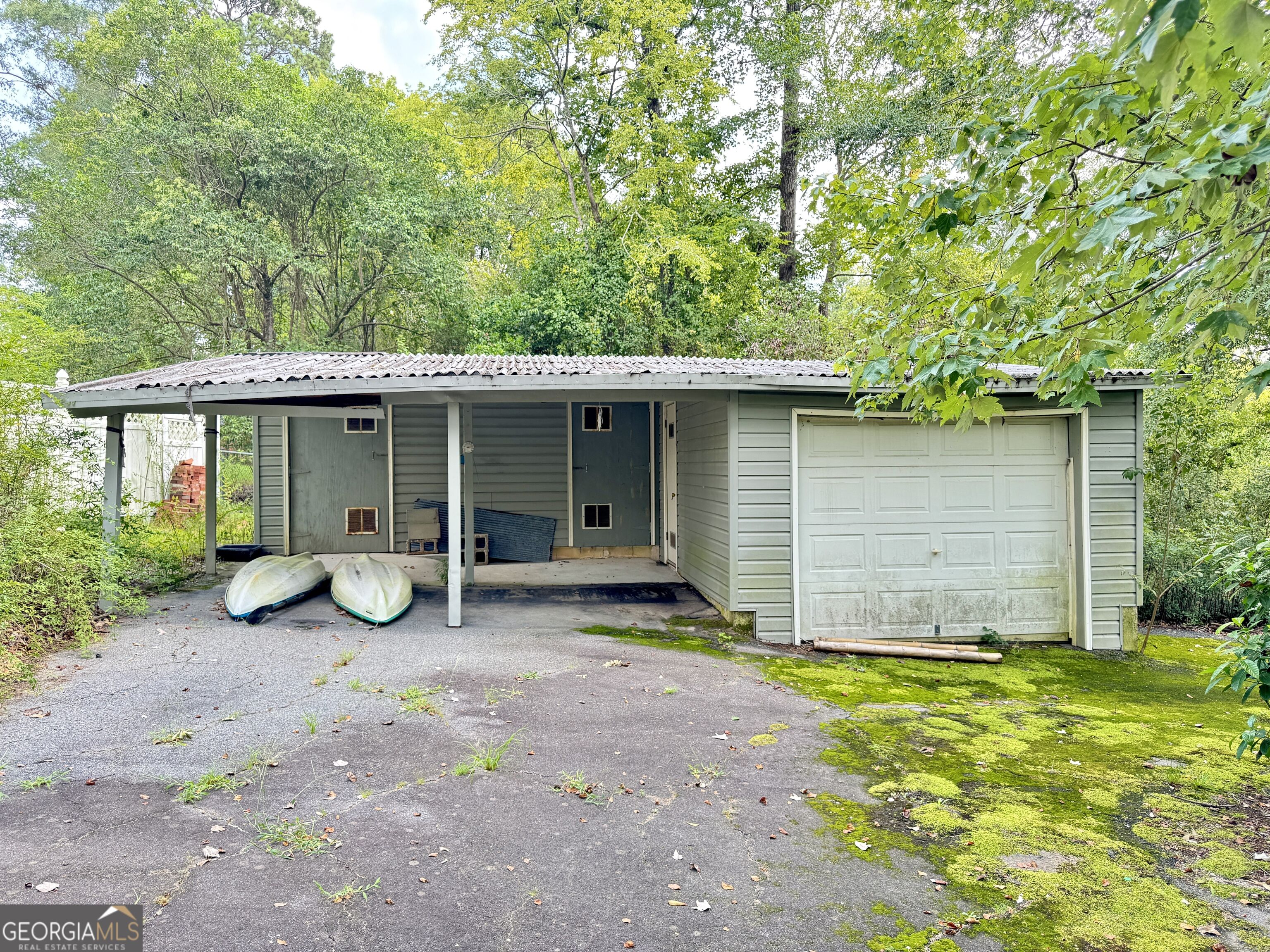 557 Walton Court Property Photo 31