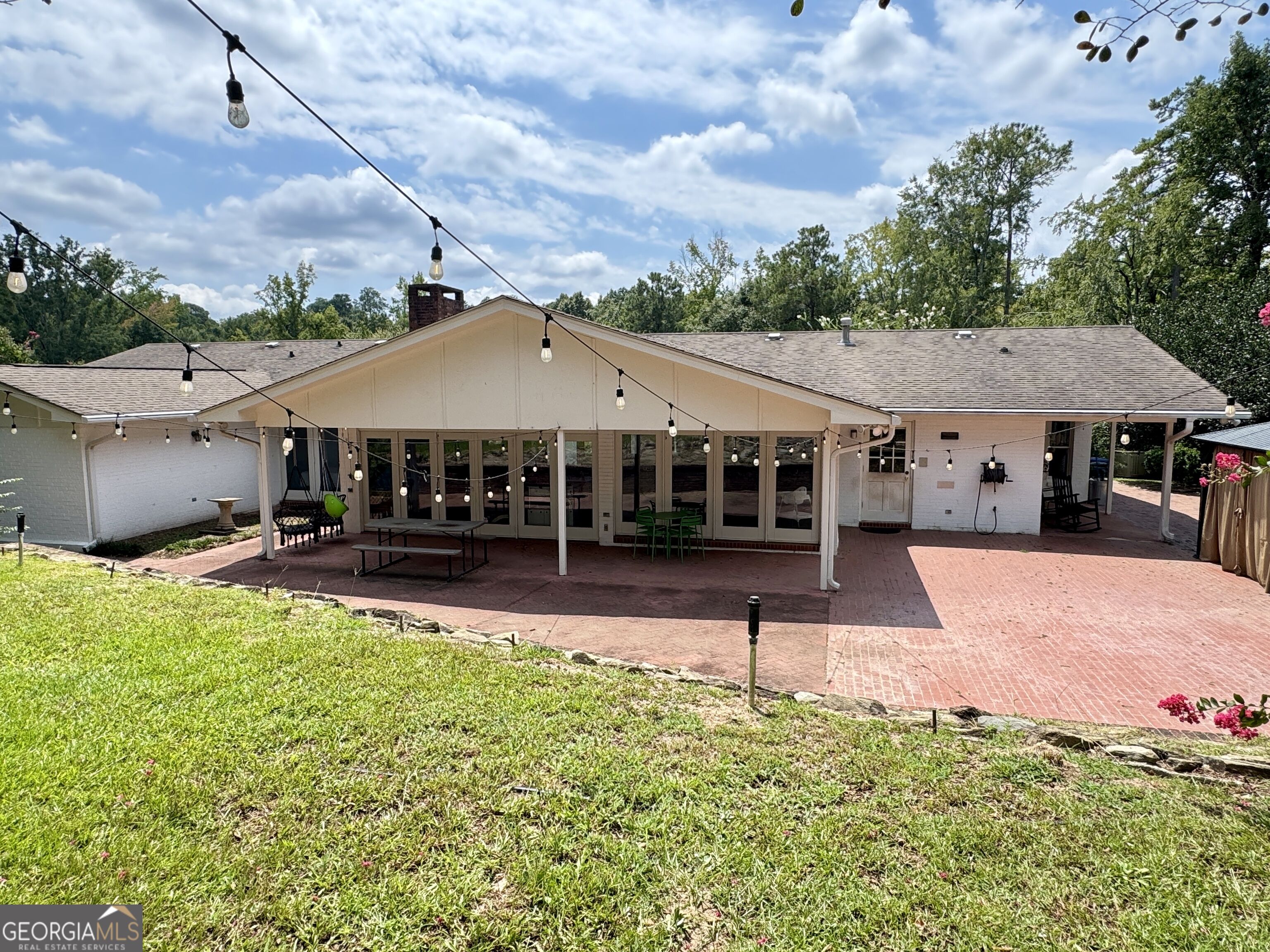 557 Walton Court Property Photo 32