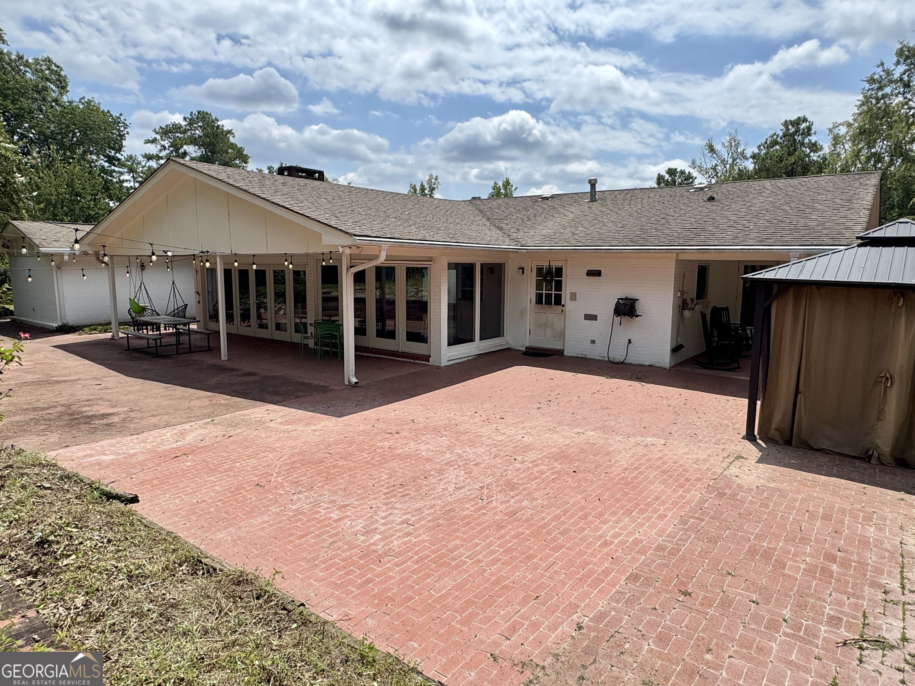 557 Walton Court Property Photo 33