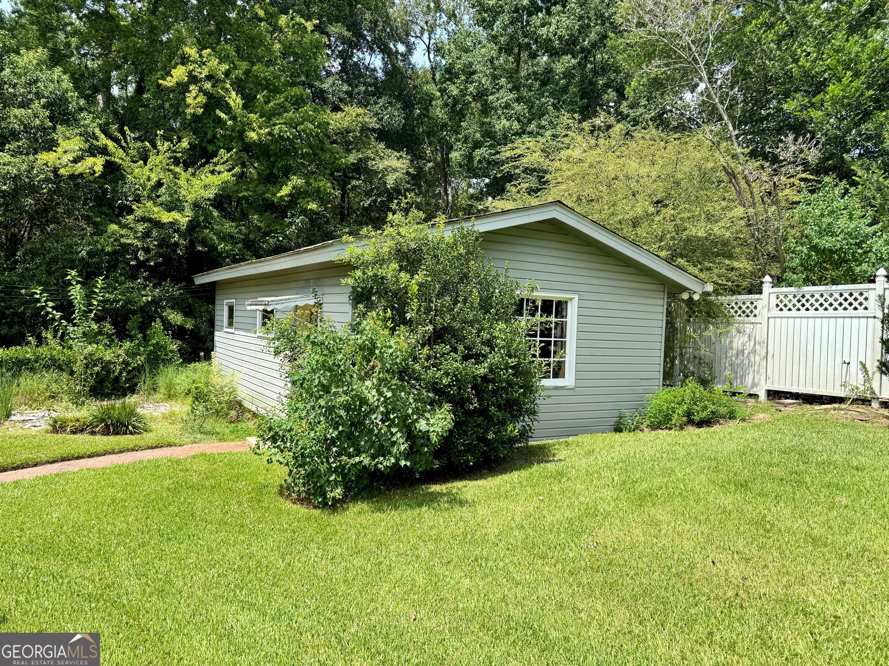 557 Walton Court Property Photo 35