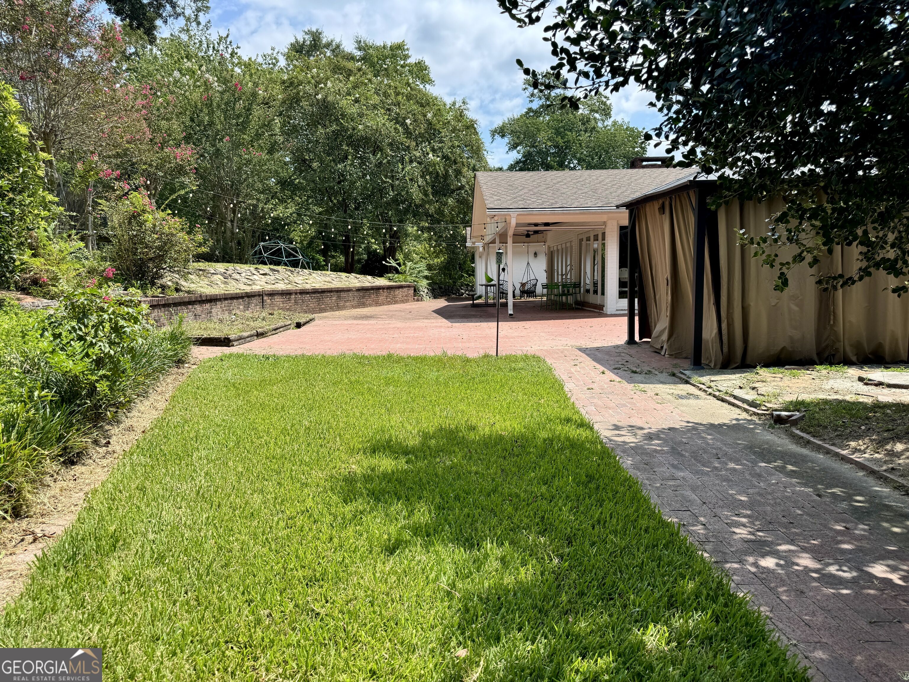 557 Walton Court Property Photo 38