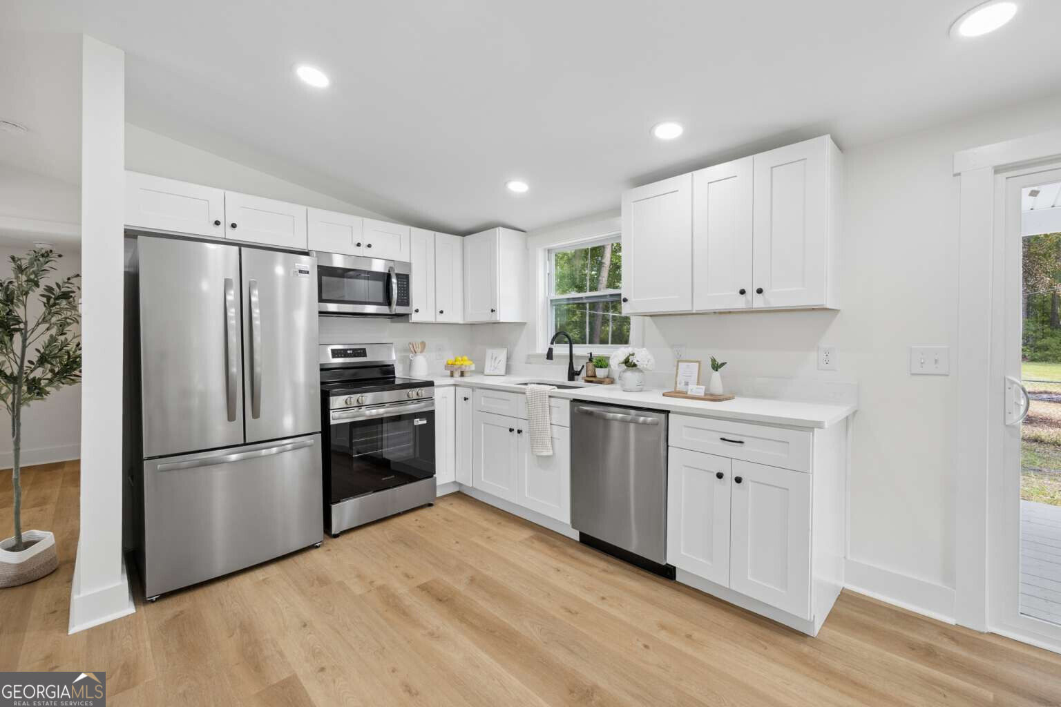 562 4th Extension Property Photo 8