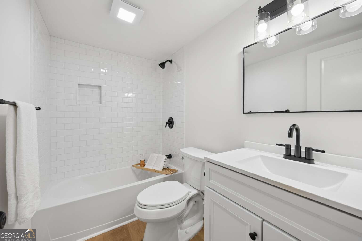 562 4th Extension Property Photo 18