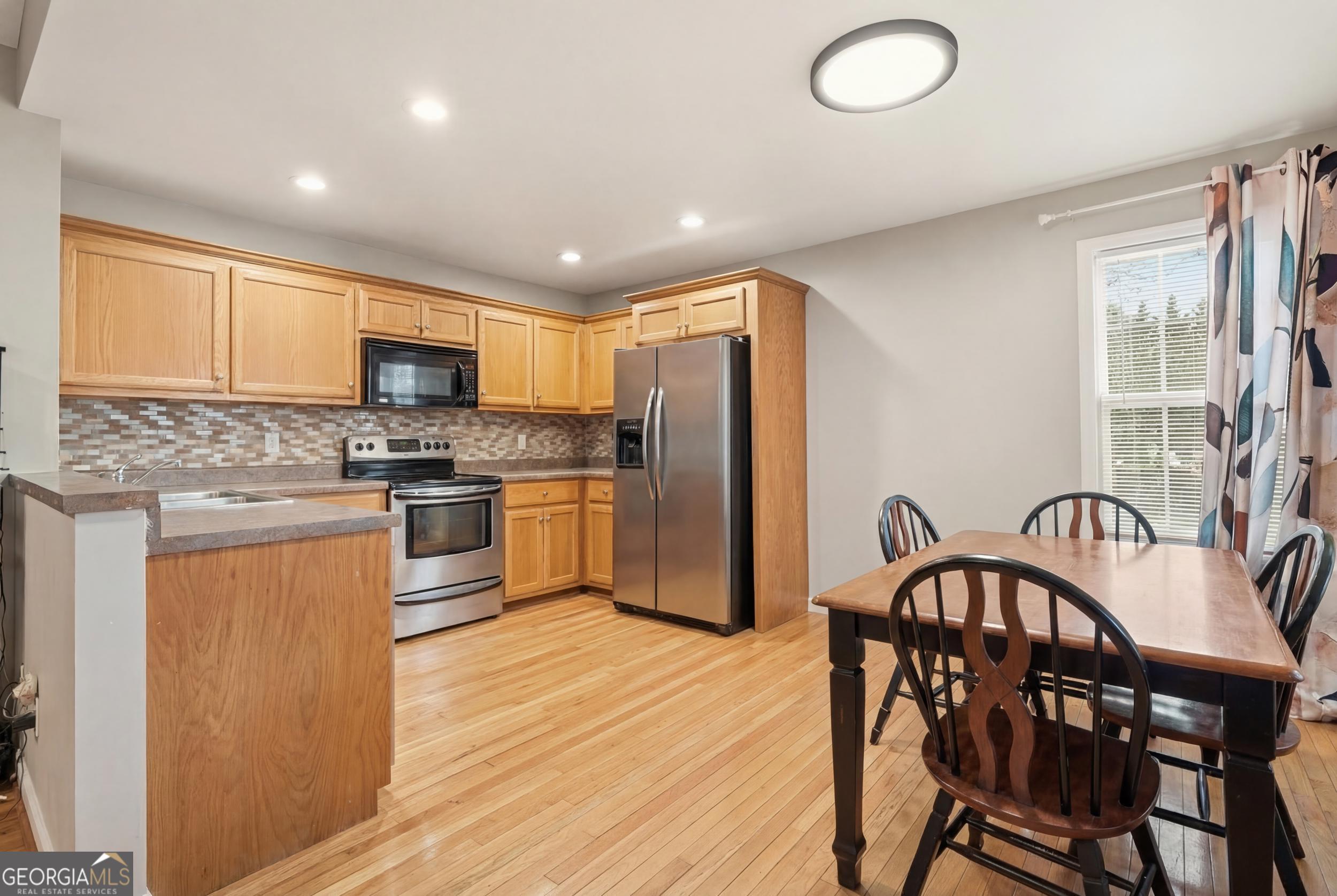 5421 School Street Property Photo 4