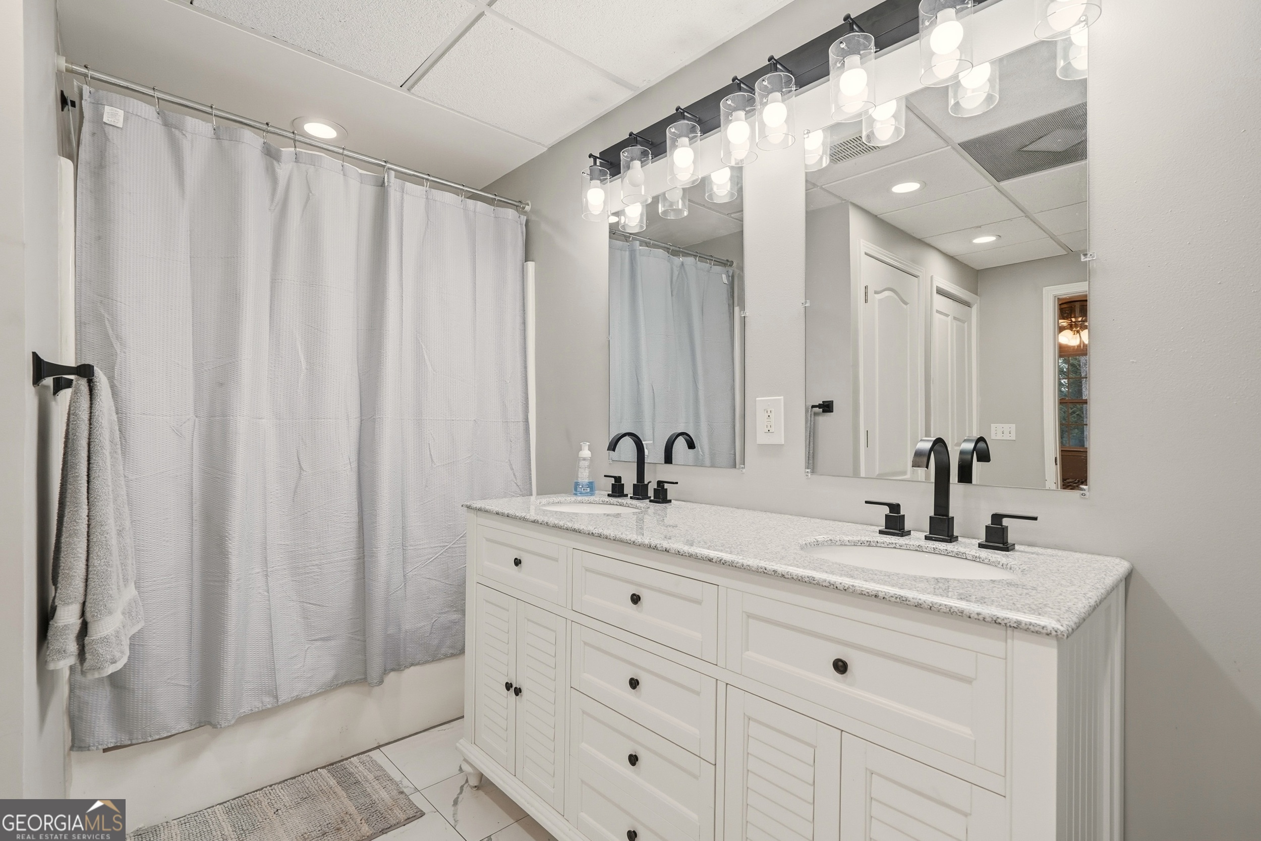 5421 School Street Property Photo 8