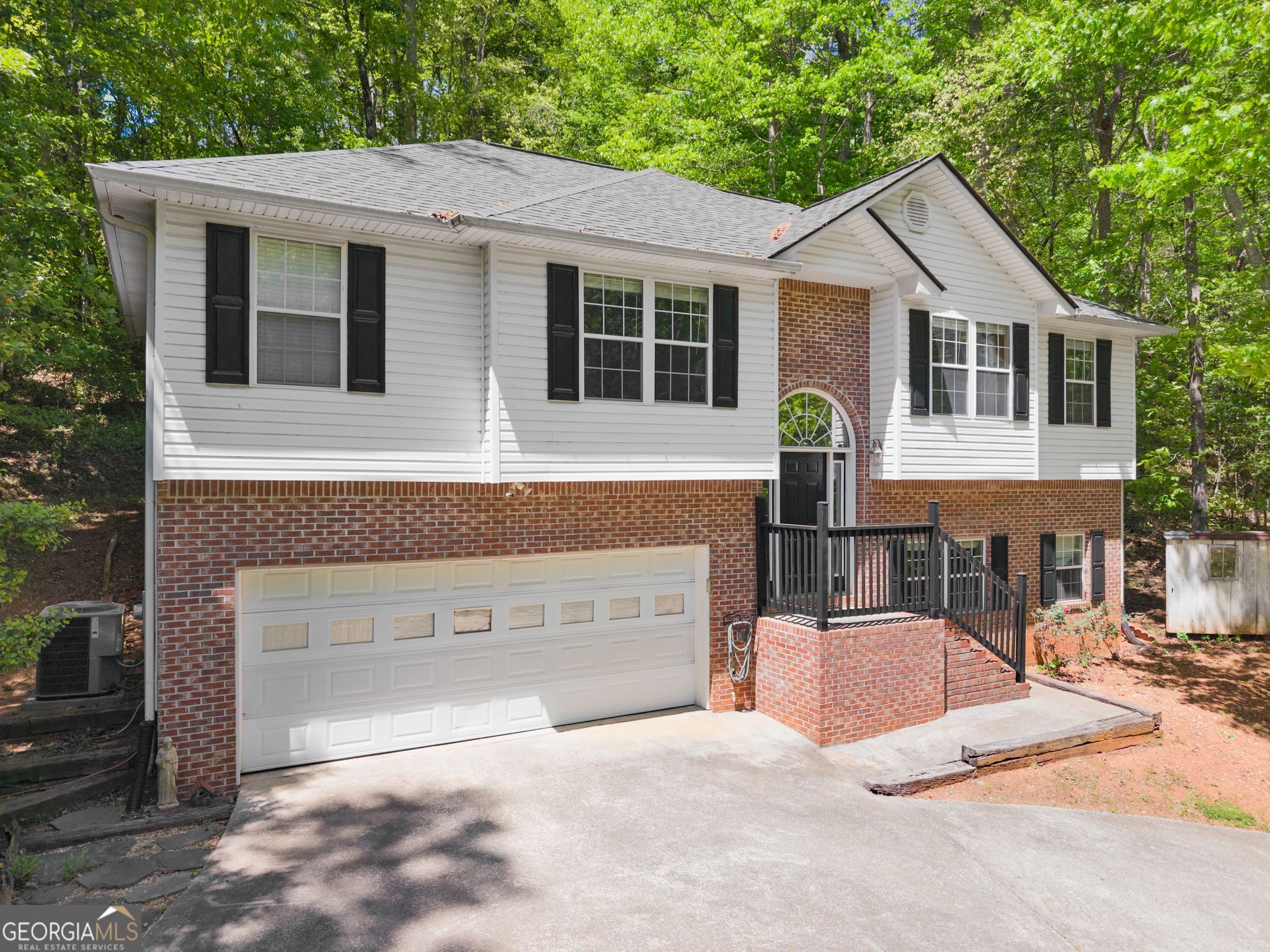 162 Greenview Court Property Photo 3