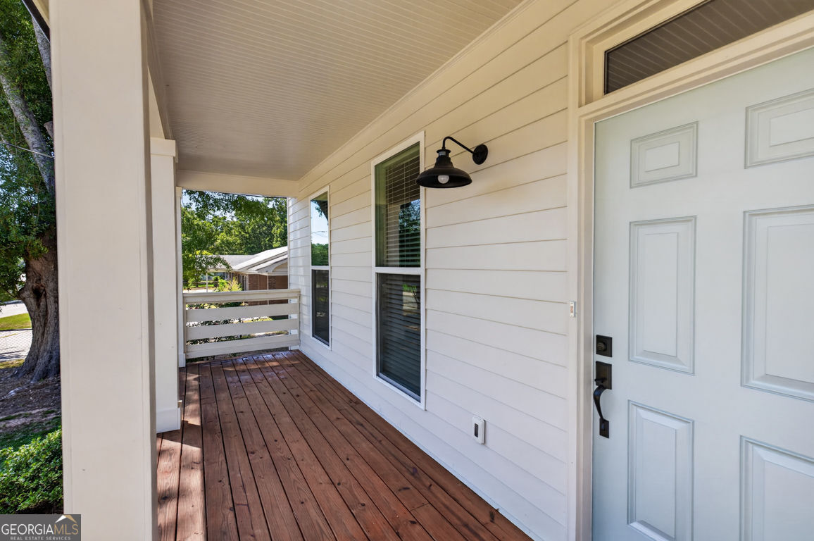 125 E 5th Street Property Photo 4