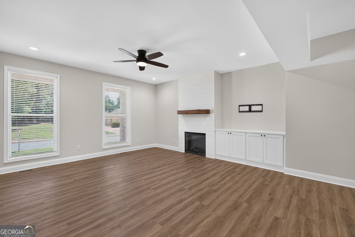 125 E 5th Street Property Photo 8