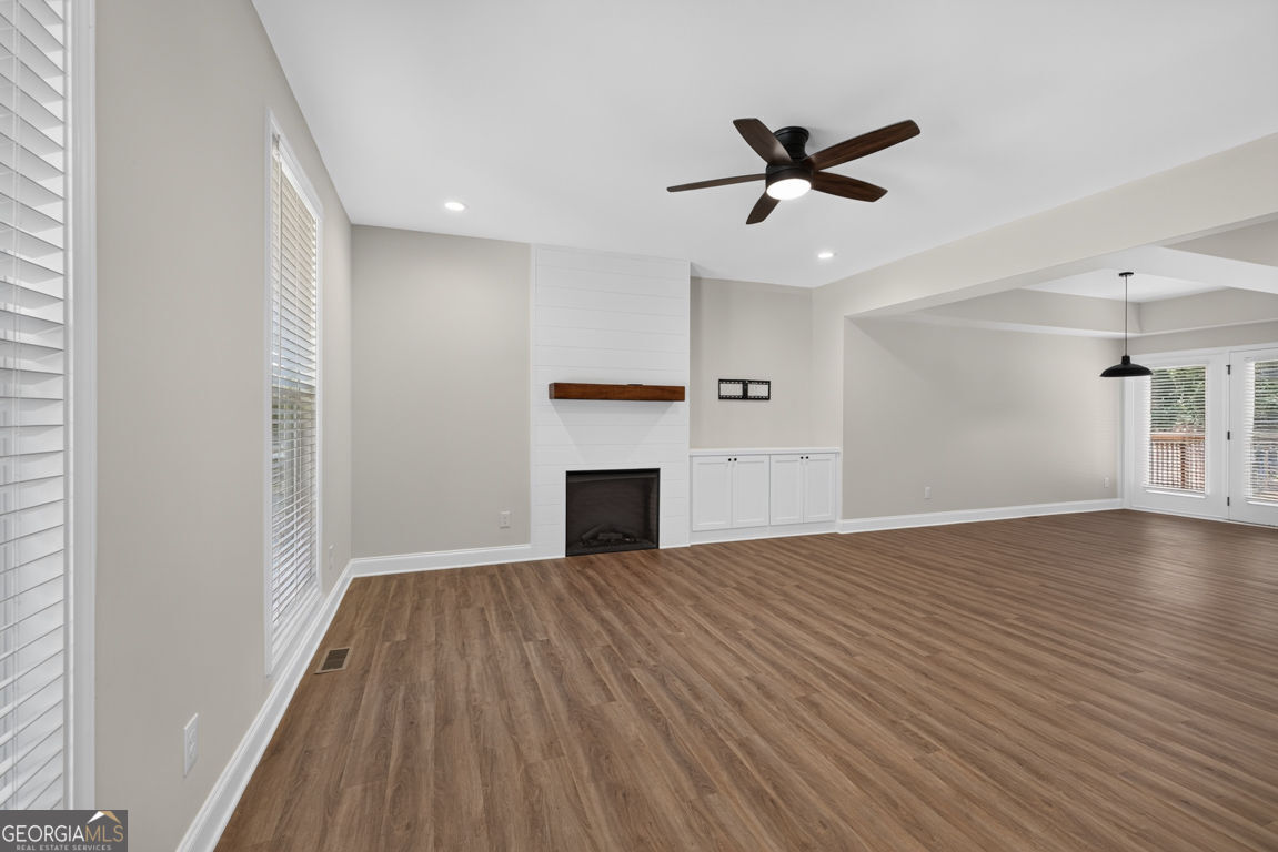 125 E 5th Street Property Photo 9