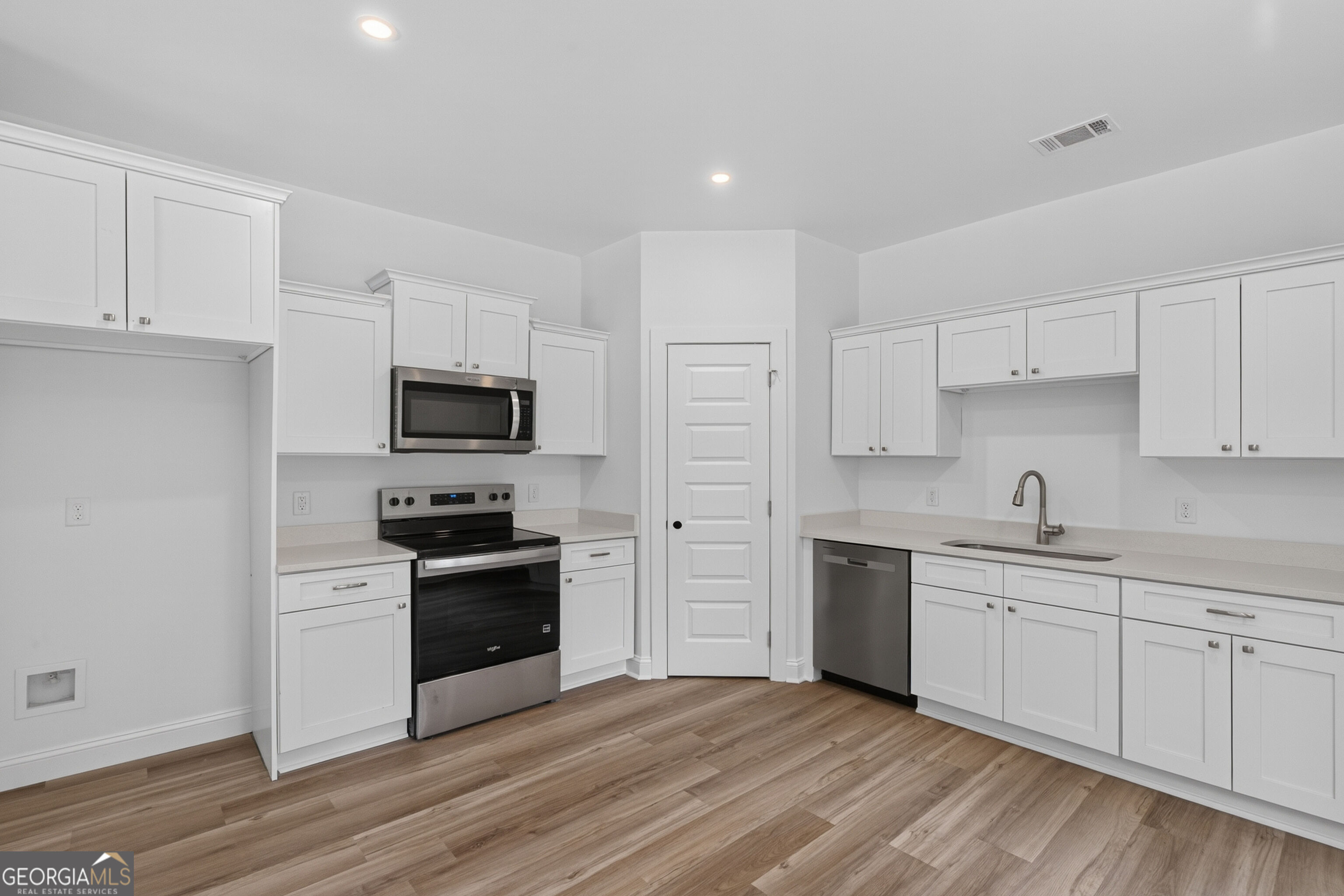 1096 Casey Road Property Photo 4
