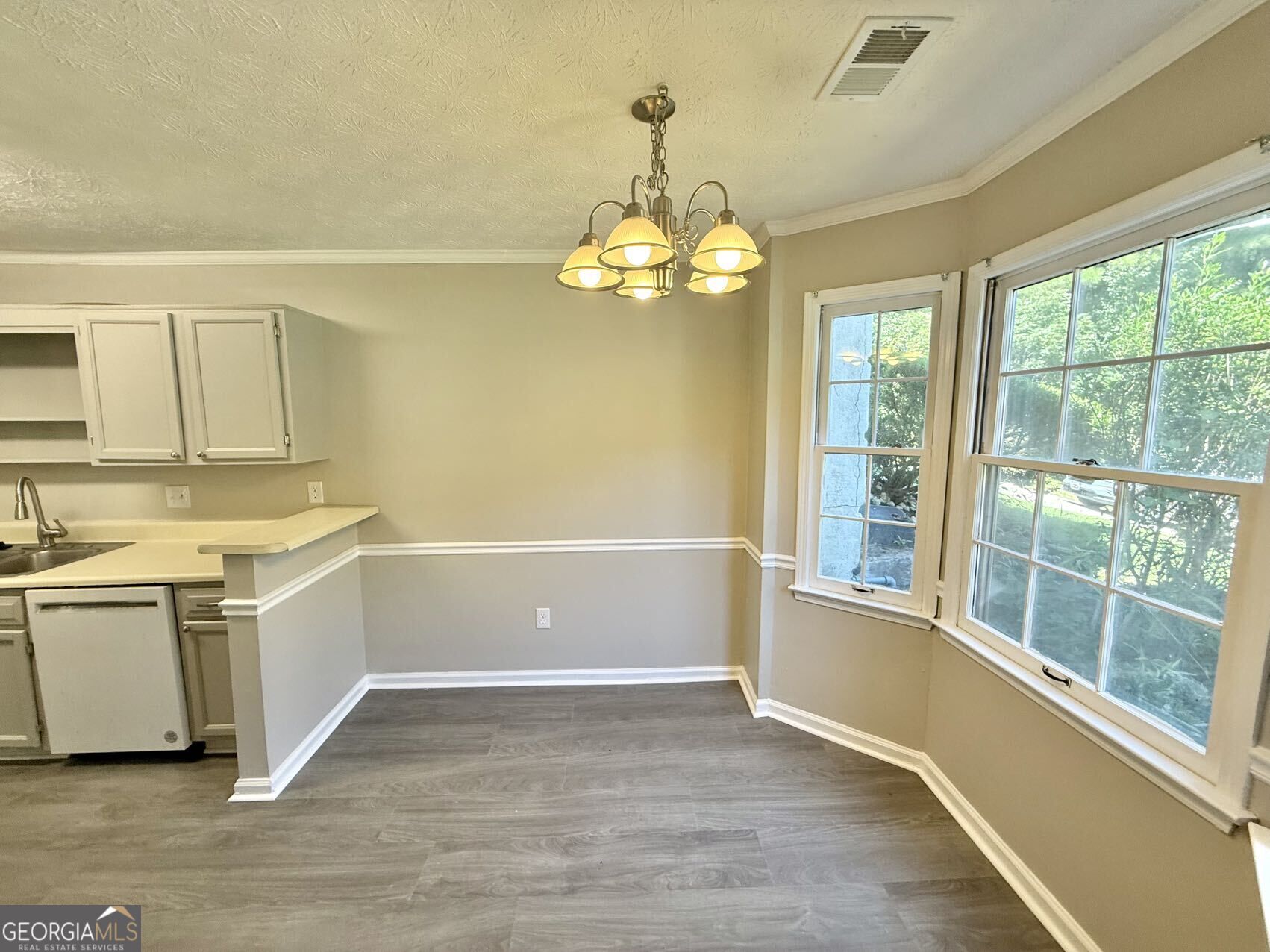2777 New South Drive Property Photo 4