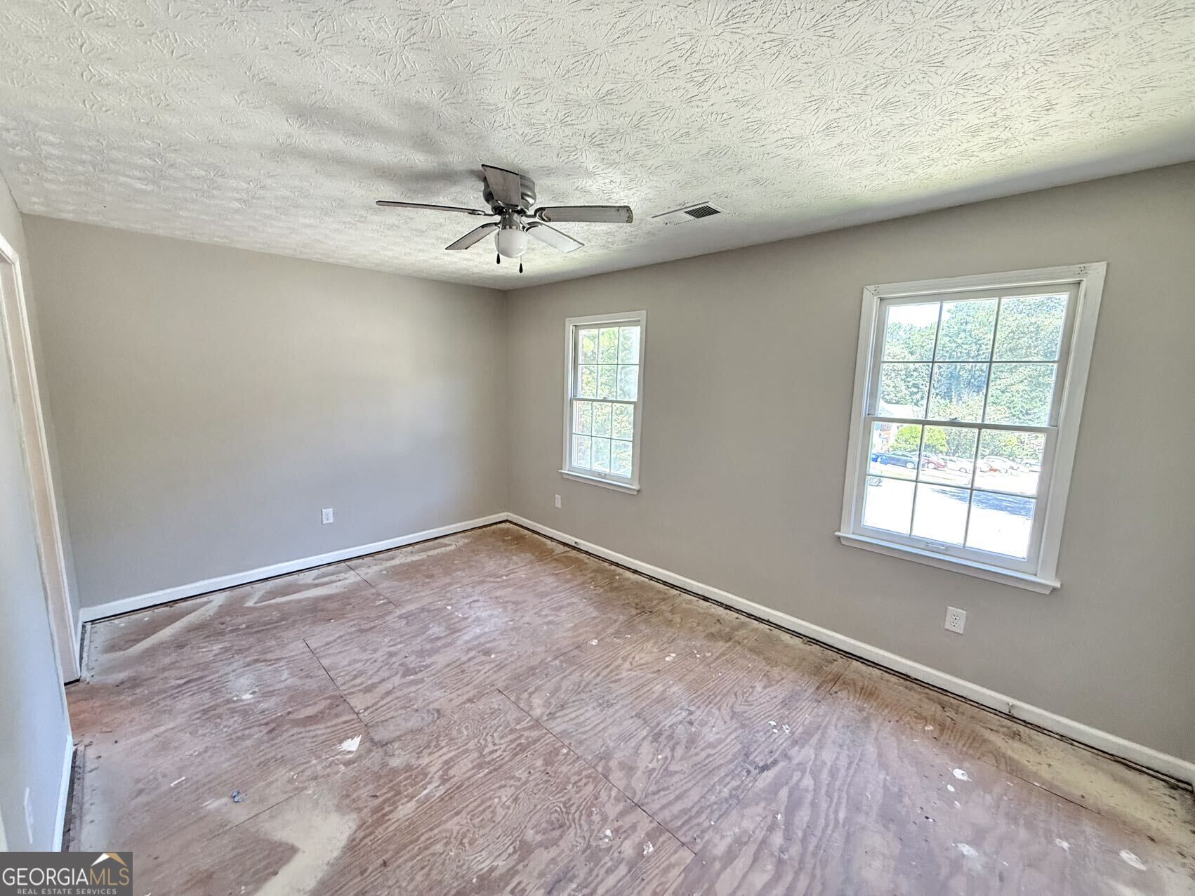 2777 New South Drive Property Photo 9