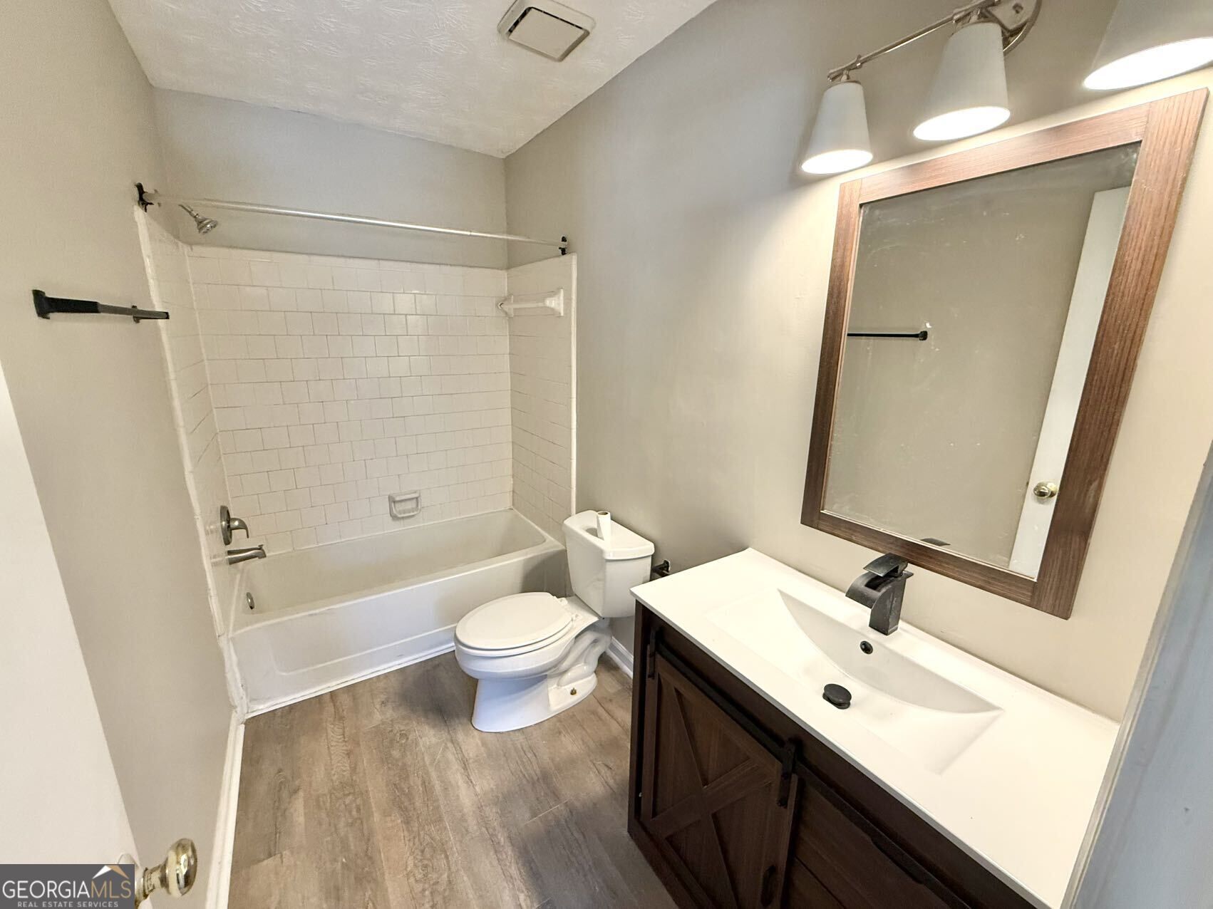2777 New South Drive Property Photo 10