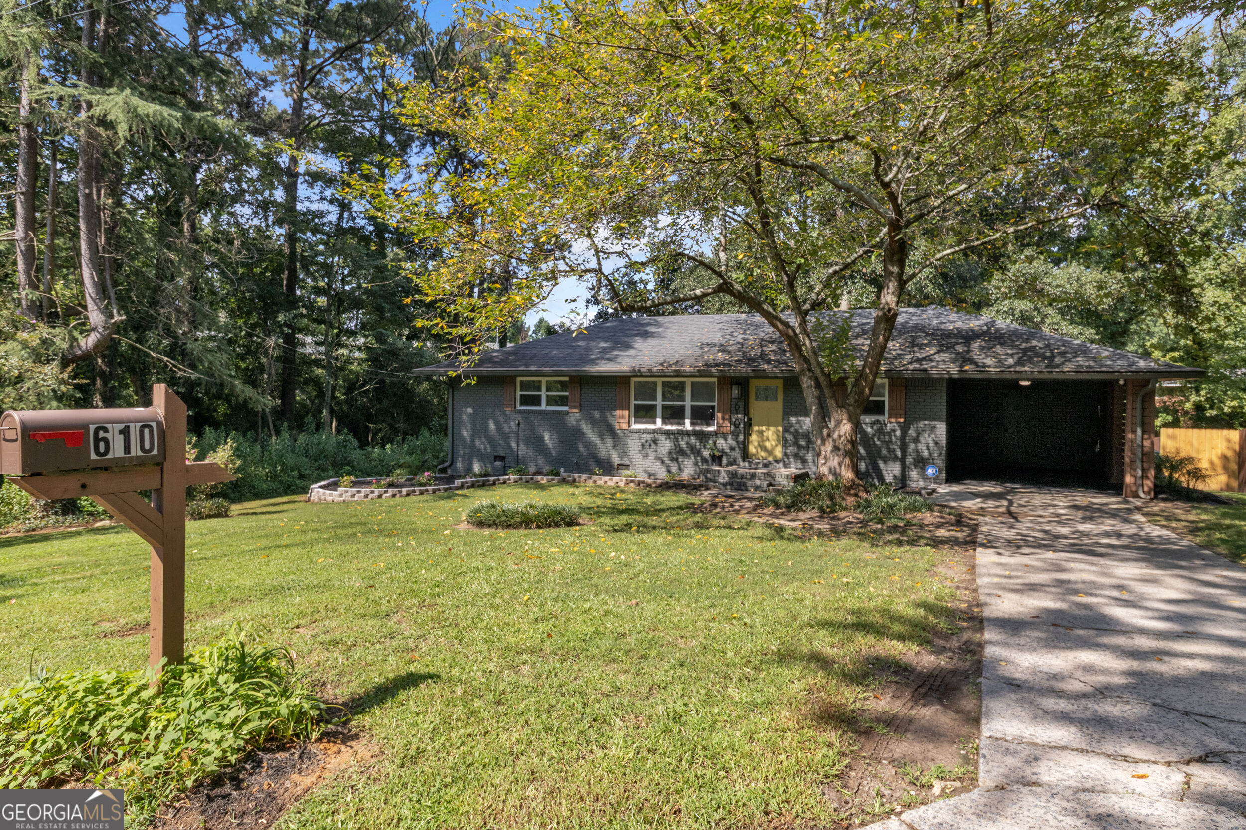 610 Oriole Drive Se Property Photo 3