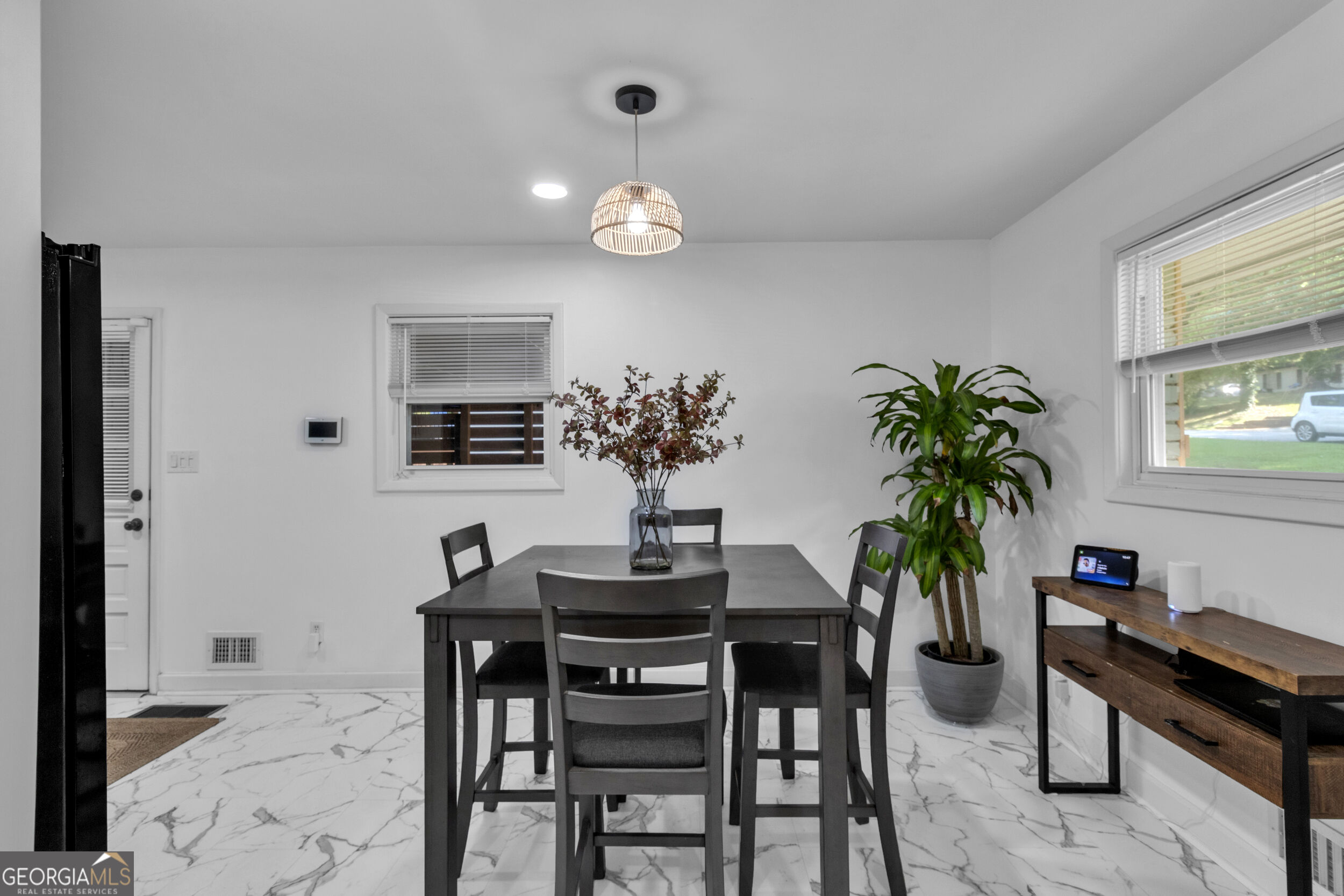 610 Oriole Drive Se Property Photo 8