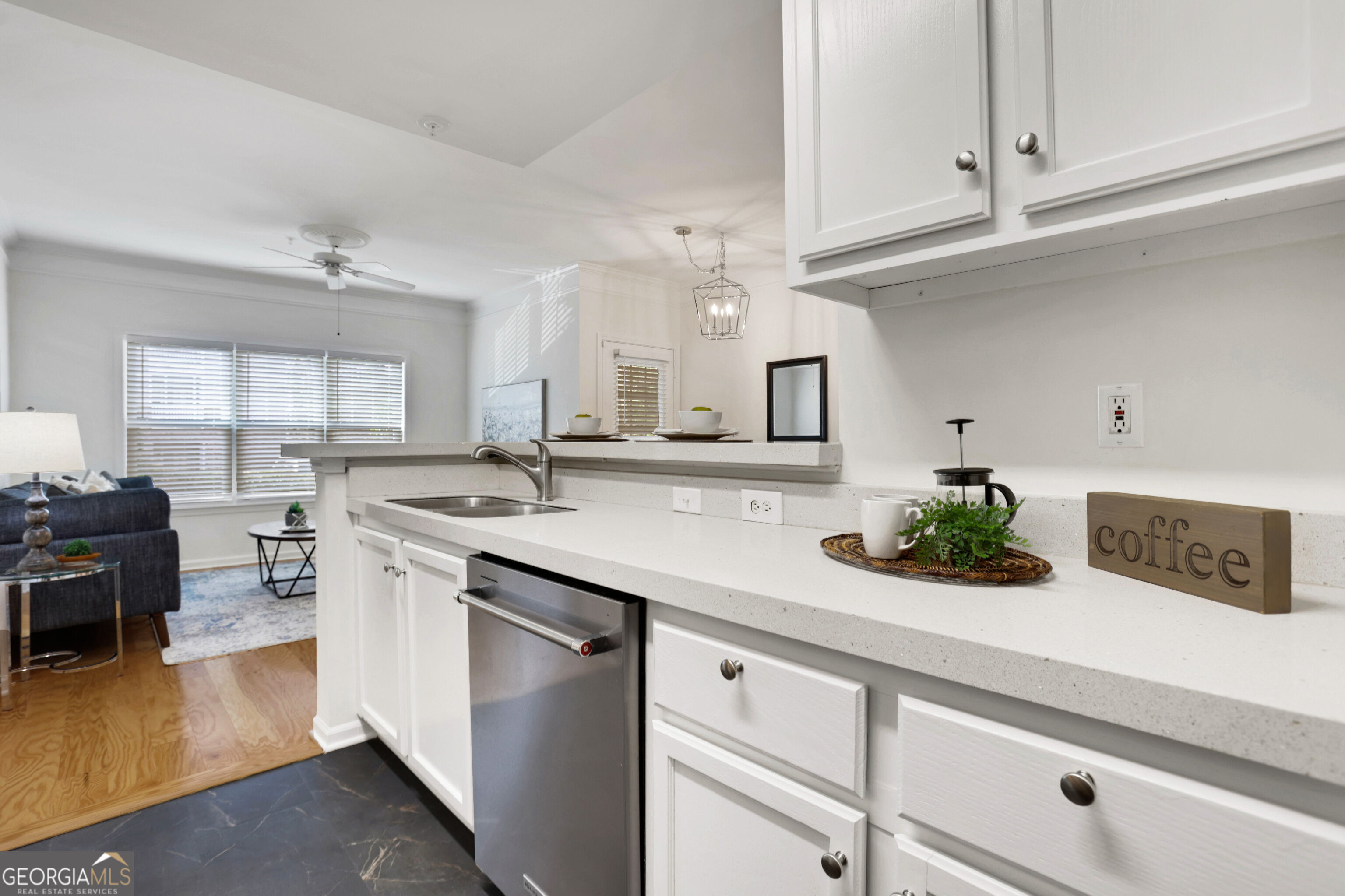 2700 Pine Tree Road Ne # 1017 Property Photo 4