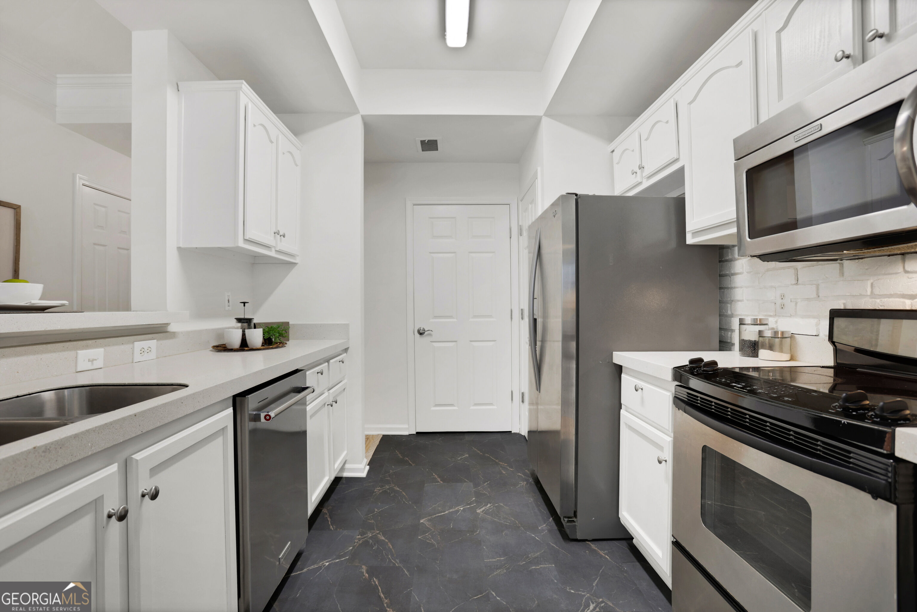 2700 Pine Tree Road Ne # 1017 Property Photo 6