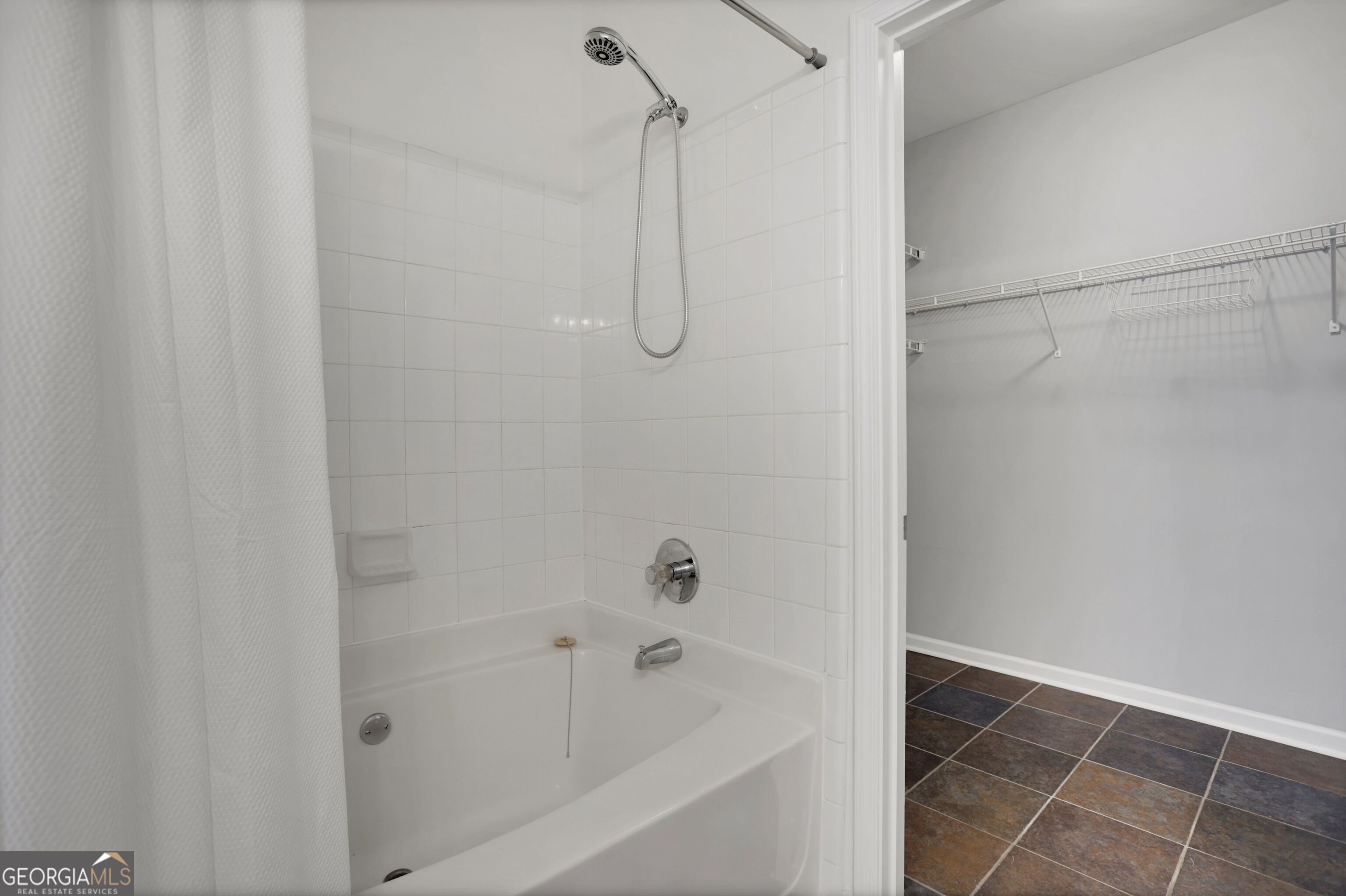2700 Pine Tree Road Ne # 1017 Property Photo 25
