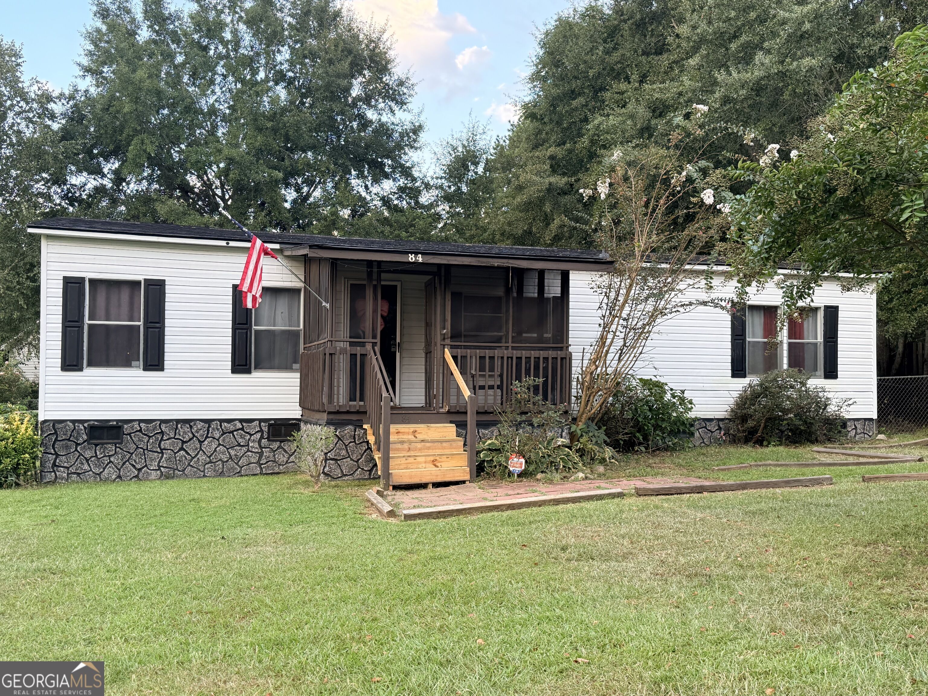 84 Skyland Drive E Property Photo 1
