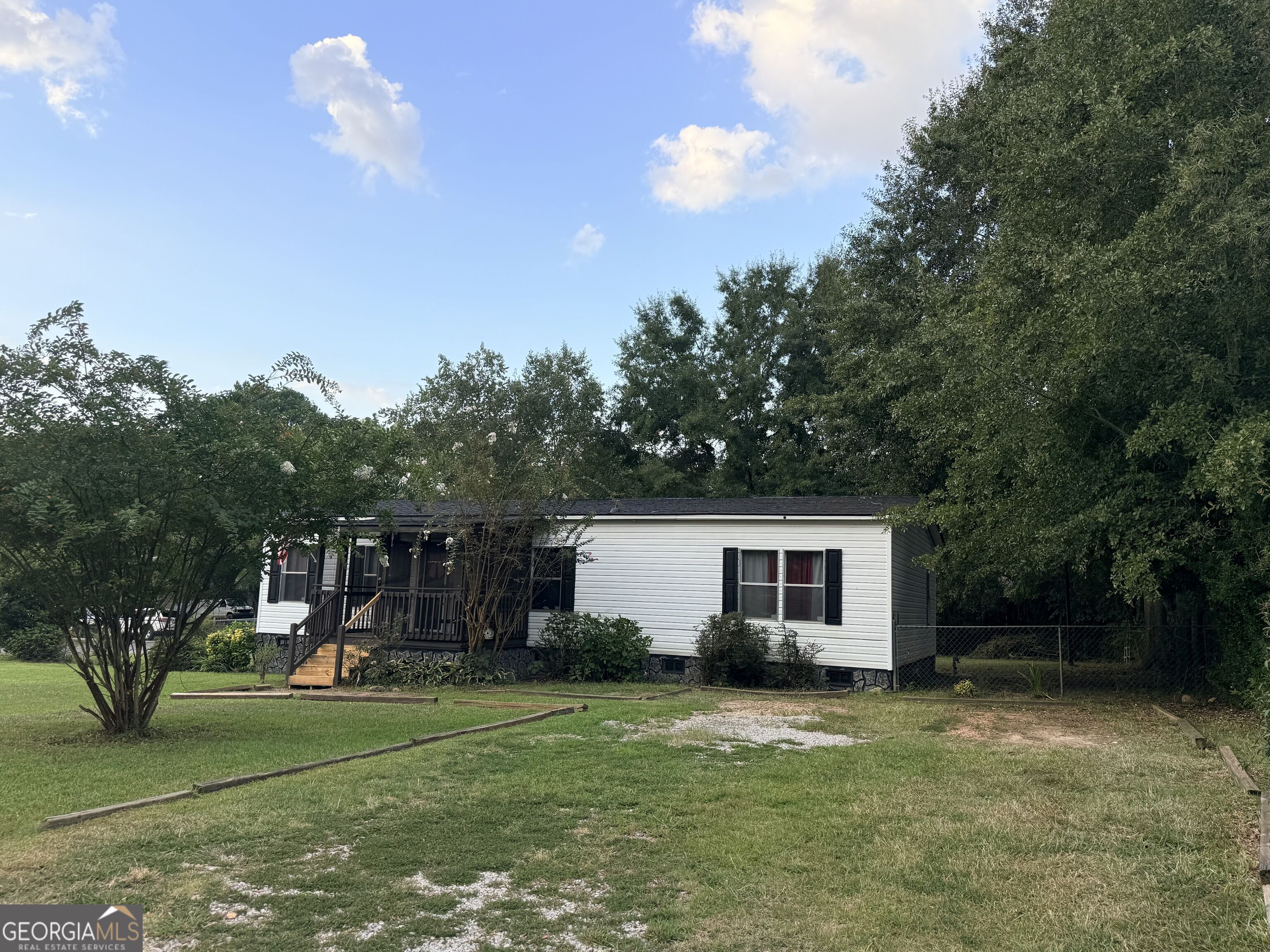 84 Skyland Drive E Property Photo 2