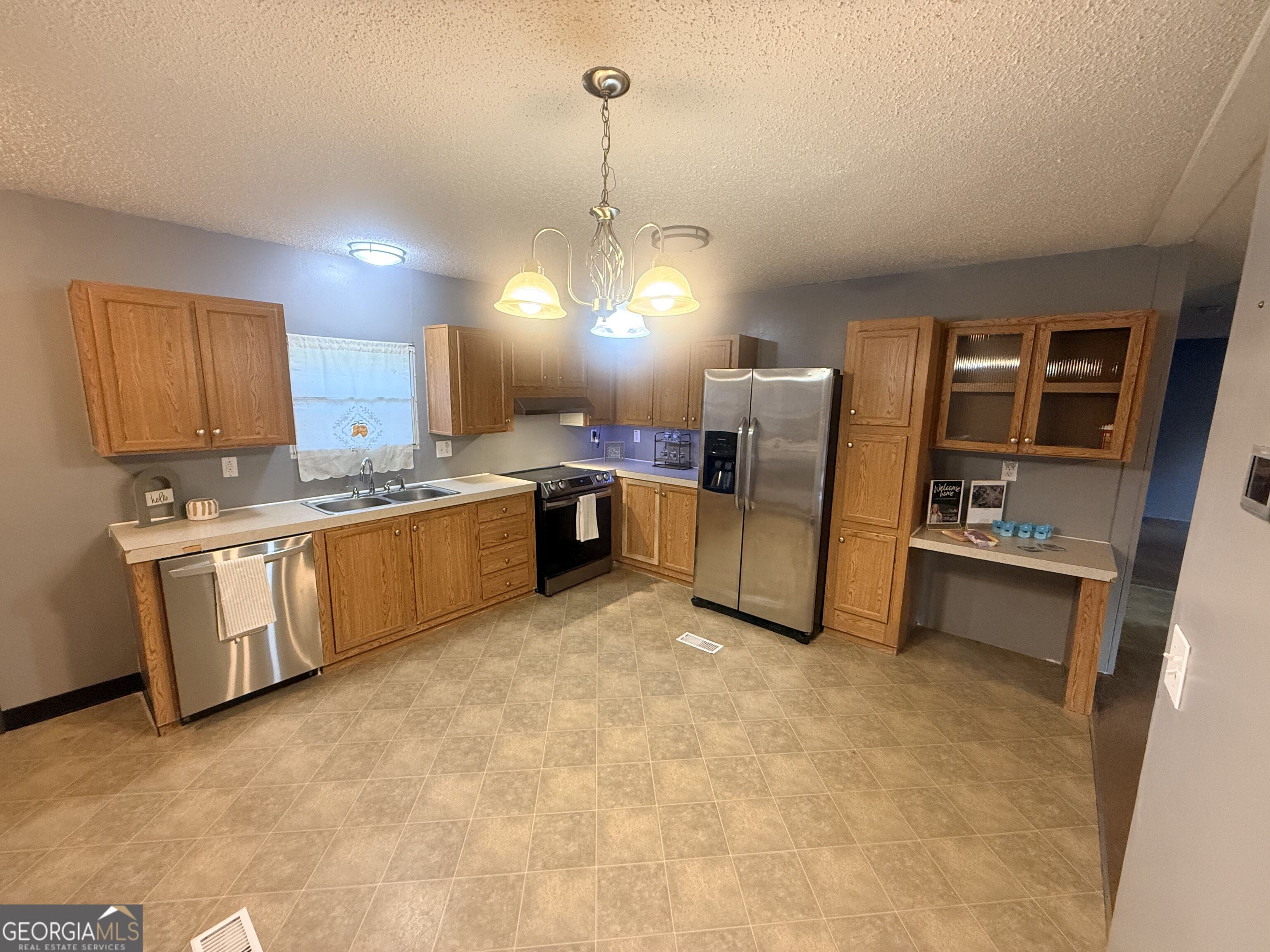 84 Skyland Drive E Property Photo 8
