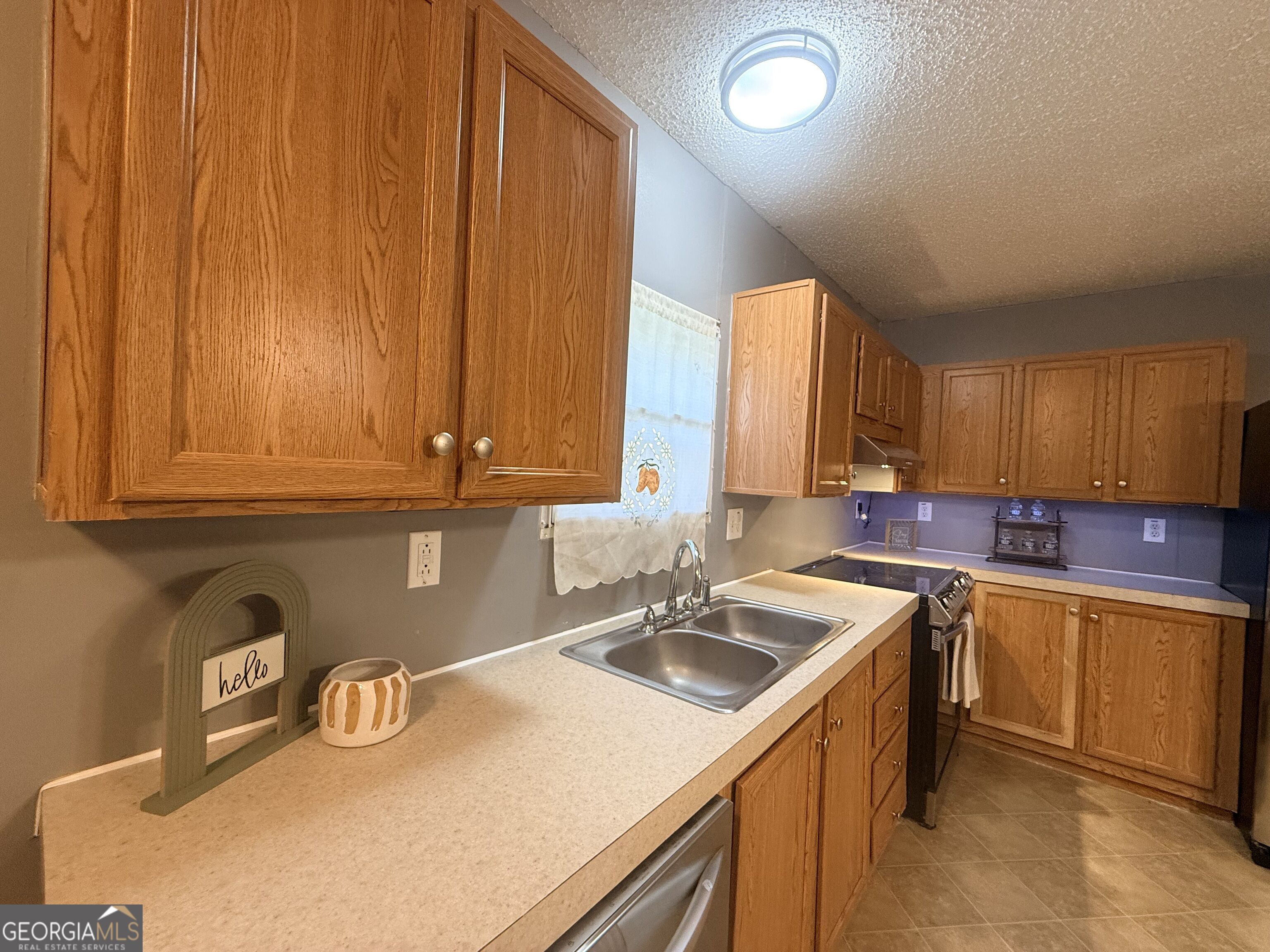 84 Skyland Drive E Property Photo 10