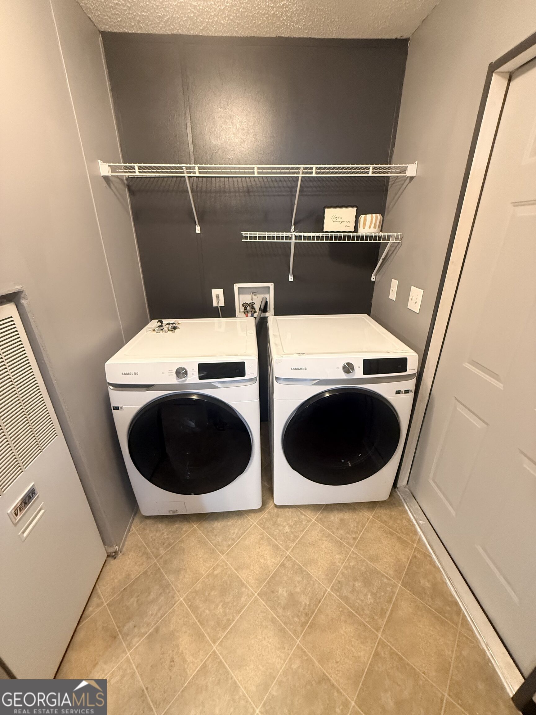 84 Skyland Drive E Property Photo 12