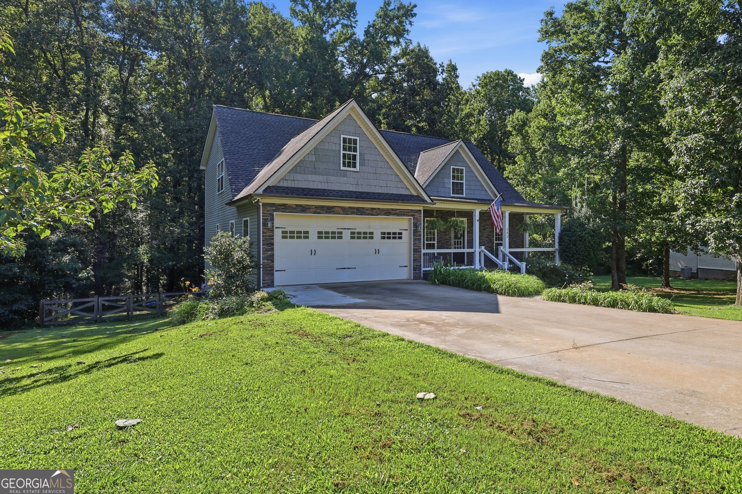 342 Stonington Drive Property Photo 4