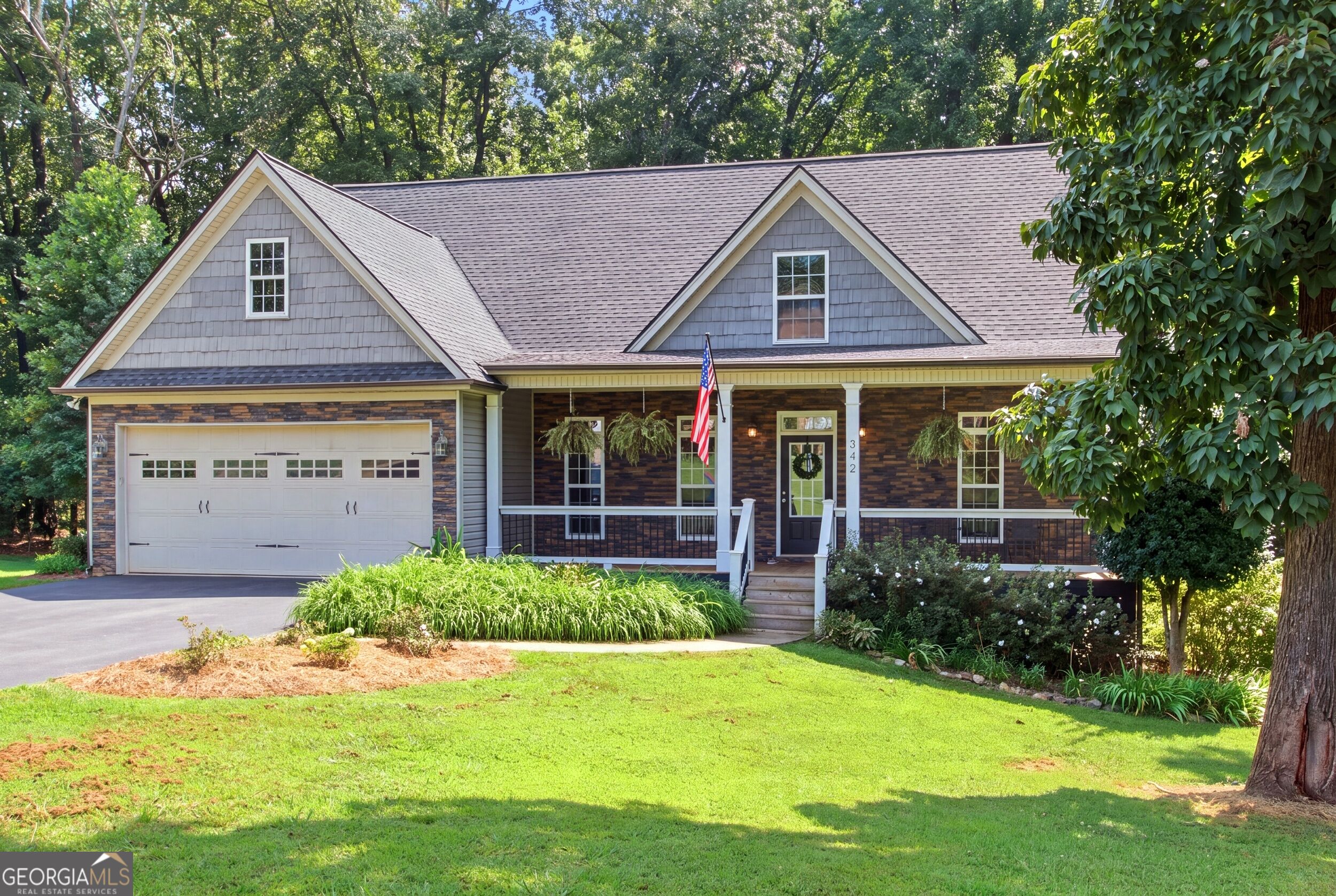 342 Stonington Drive Property Photo 4