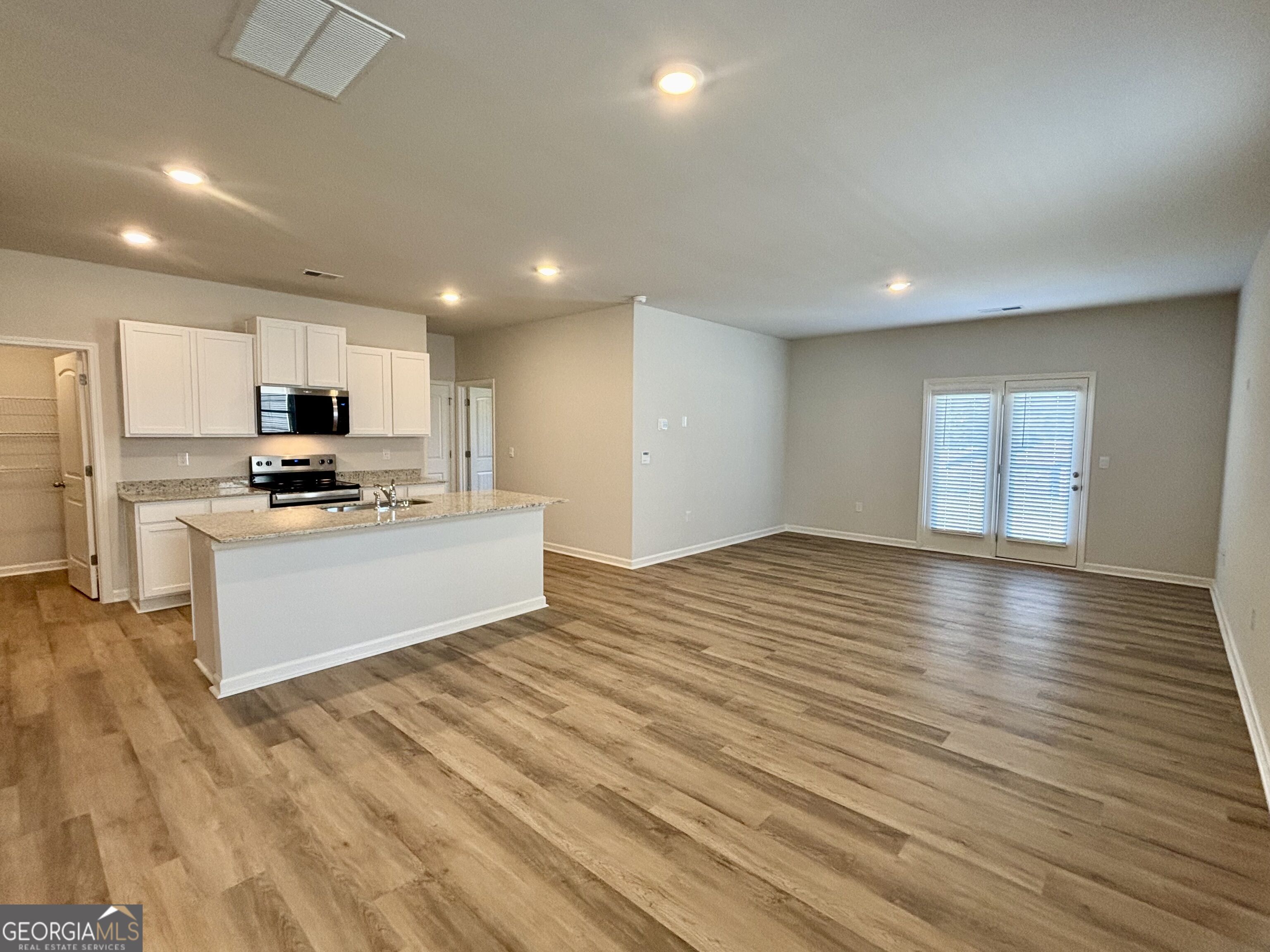 2910 Daxton Lane Property Photo 3
