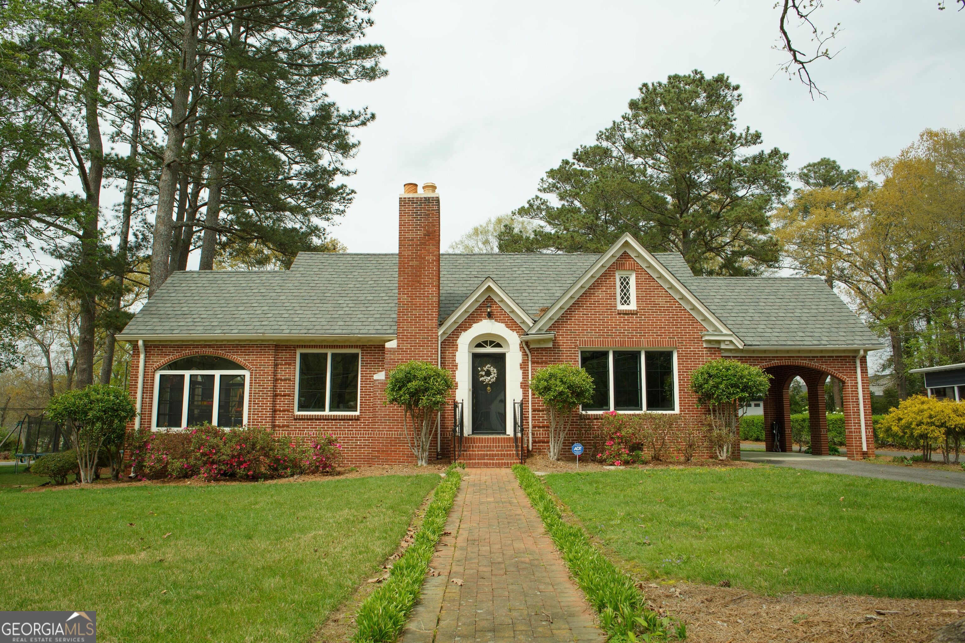 10 Robin Street Nw Property Photo 1