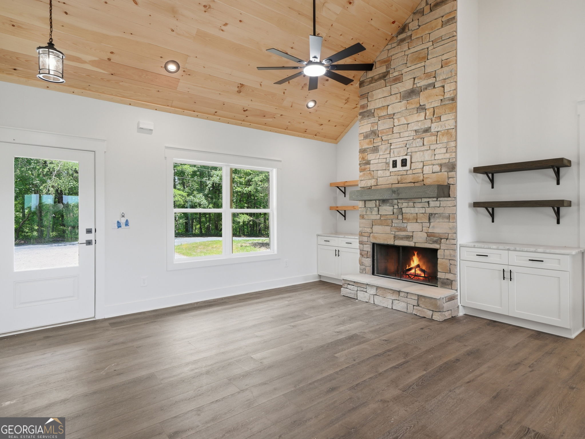 1521 Azure Lane Property Photo 4
