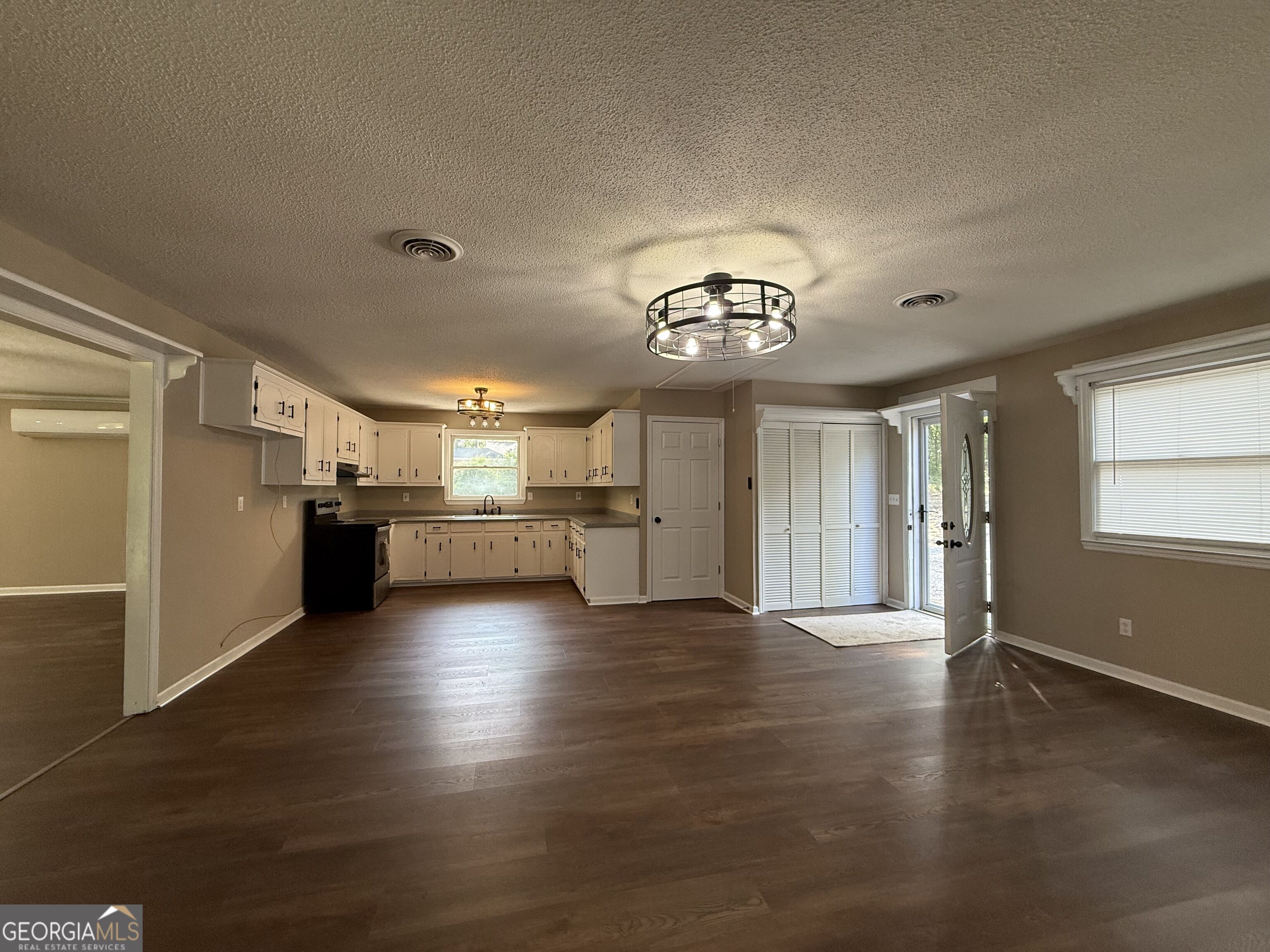 818 Ridge Avenue Property Photo 4